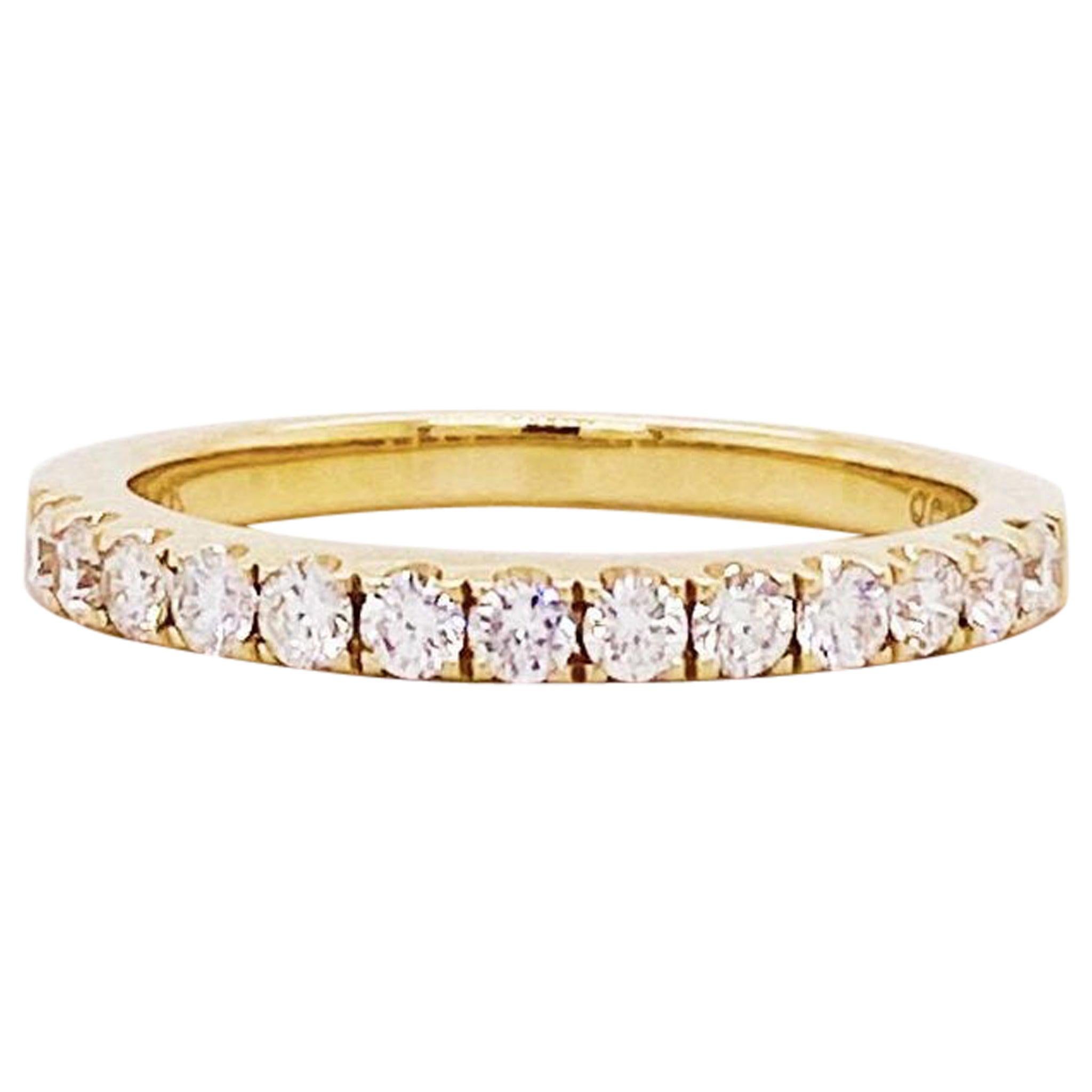En vente :  Alliance en or jaune 14 carats avec diamants de 0,50 carat et halo de diamants