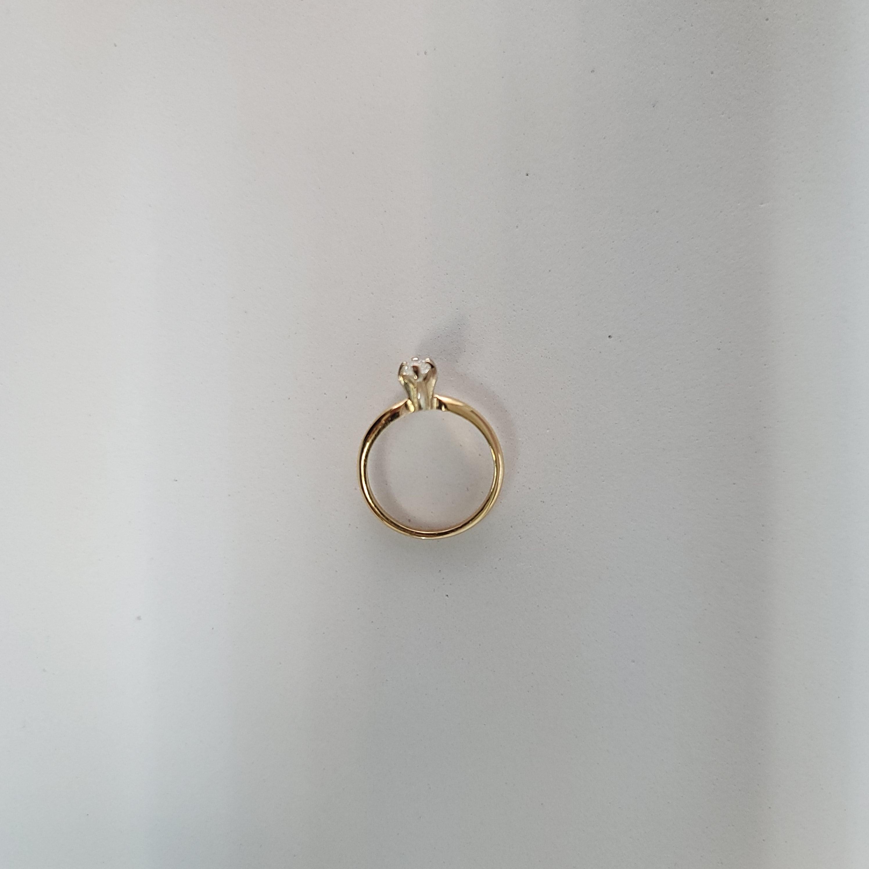 Bague de fiançailles à diamant solitaire marquise d'un demi-carat Pour femmes en vente