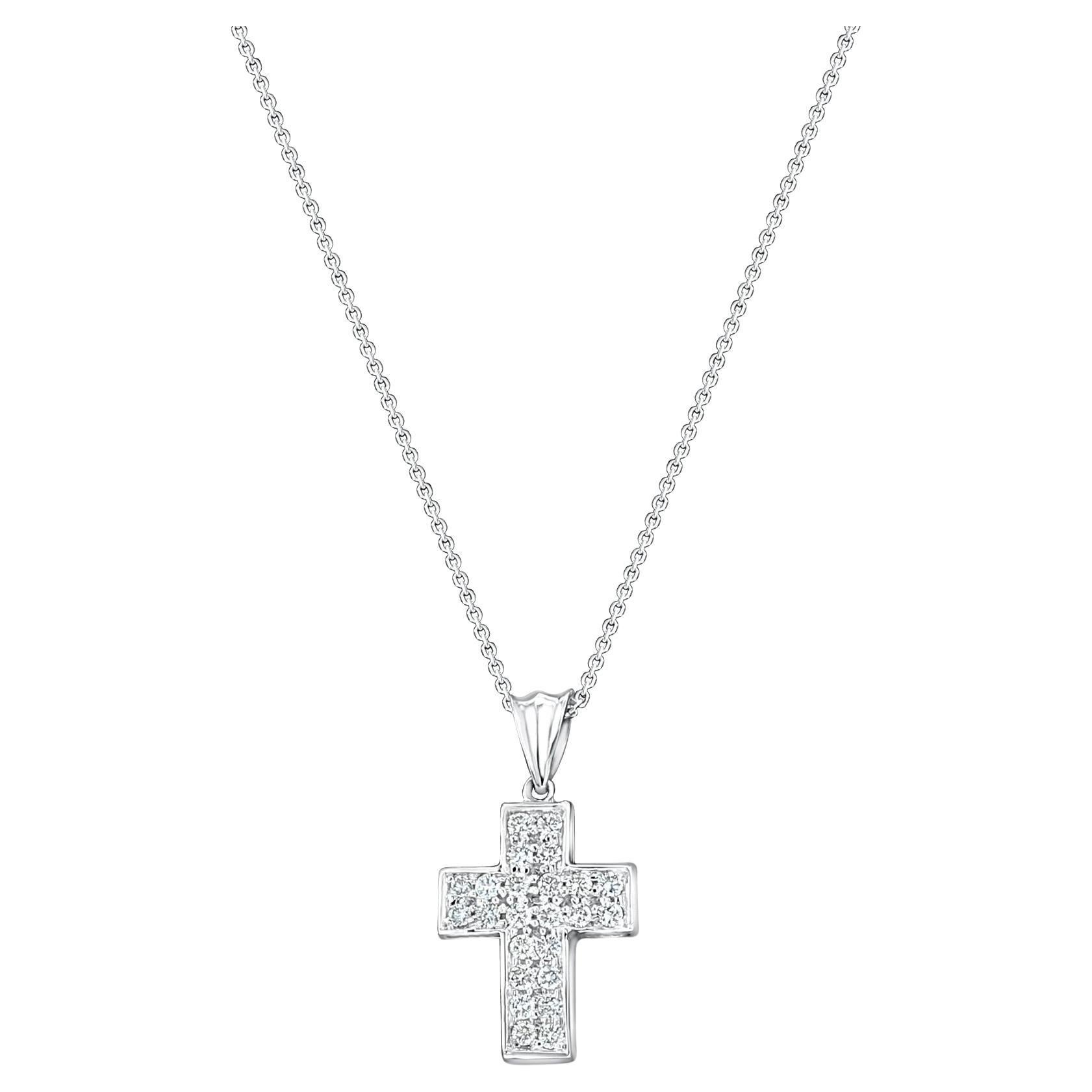 Collana con croce larga di diamanti da mezzo carato in oro bianco 14k