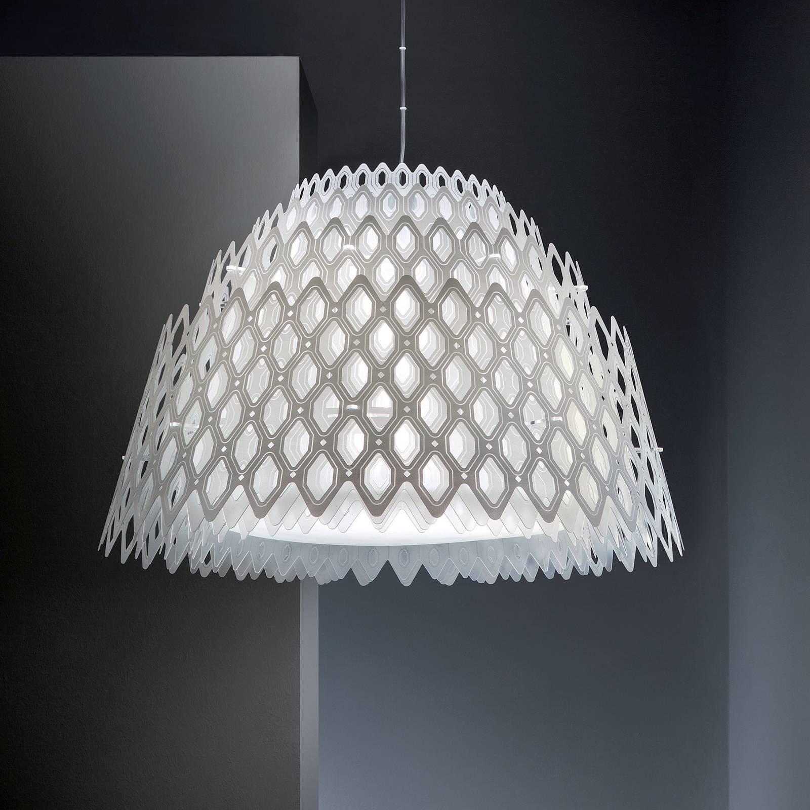 Part of the Charlotte collection designed by Doriana and Massimiliano Fuksas, the silhouette of this stunning ceiling lamp evokes the movement of waves, in its multiplying of layers that open up to form its shade, adorned with a honeycomb-inspired