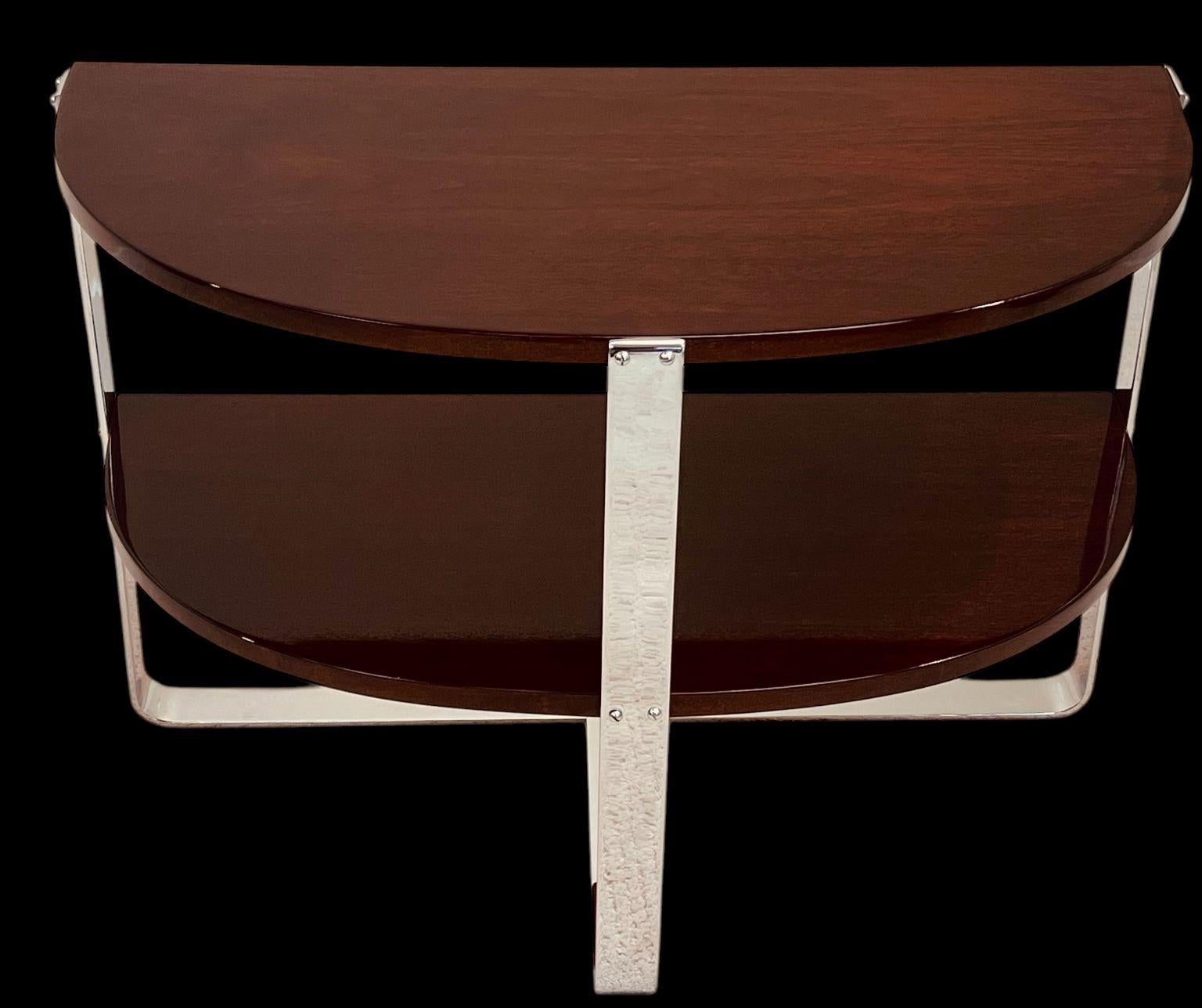 Halbkreis Art Deco Machine Age Nussbaum und Chrom Beistelltisch amerikanischen 1930er Jahren (Maschinenzeitalter) im Angebot