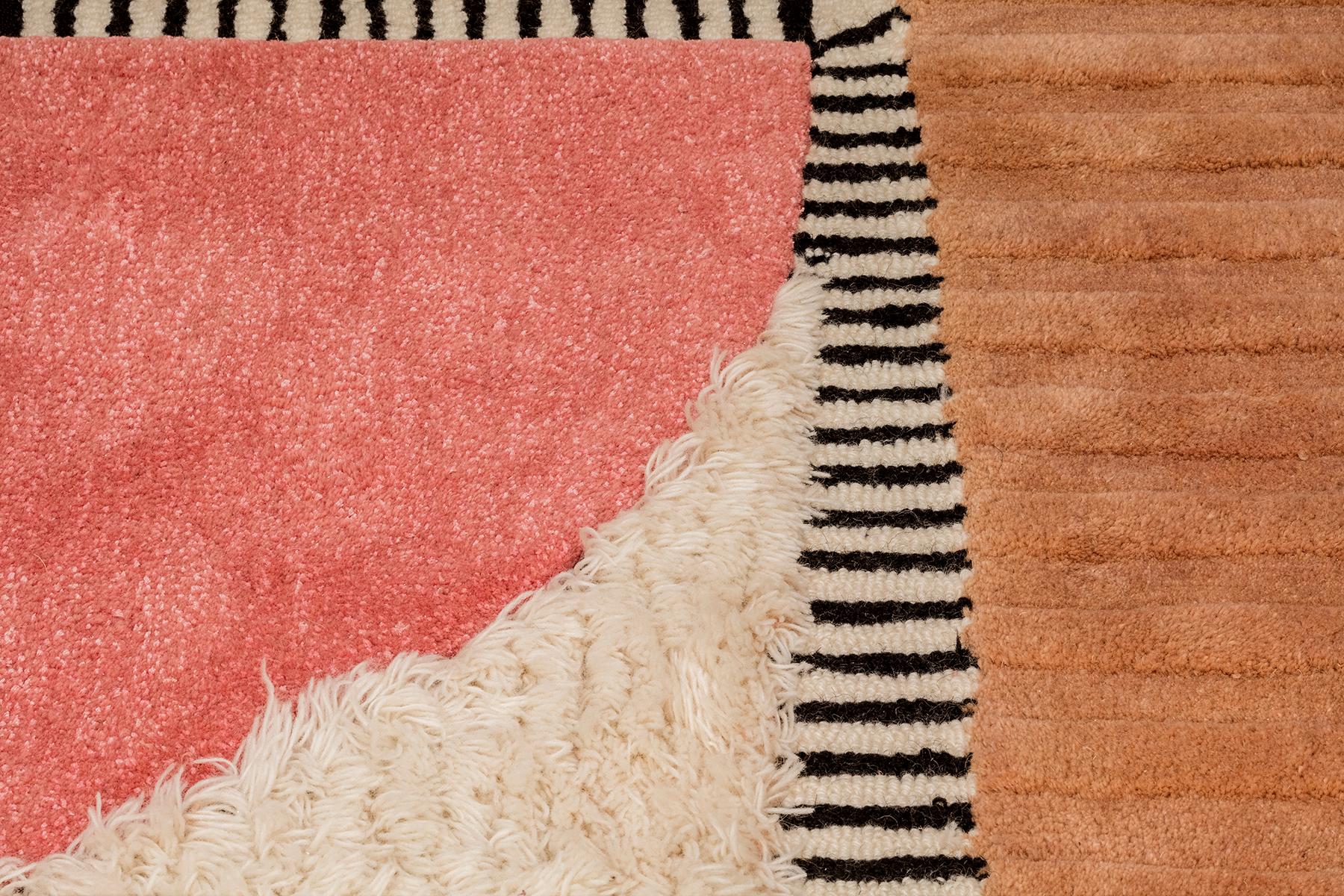 Indien Tapis demi-cercle en laine colorée tuftée à la main de MONIOMI en vente