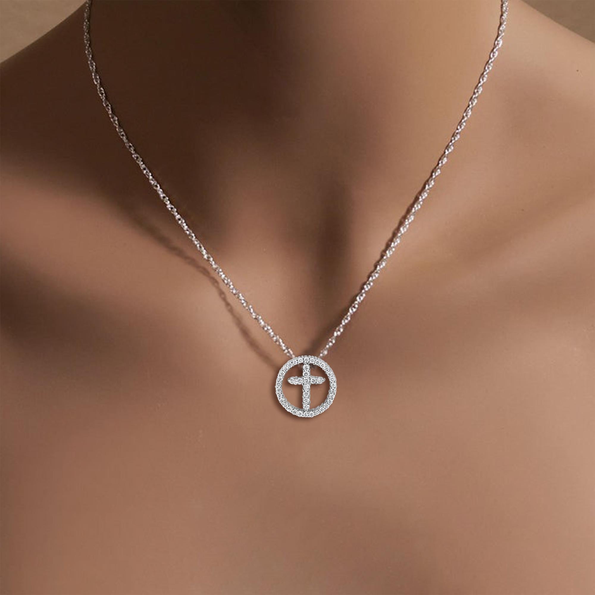 ♥ Sommaire du produit ♥

Pierre principale : Diamant 
Approx. Poids en carats : .50cttw
Taille du diamant : Rond
Matière du pendentif : Or blanc 14k
Poids : 3 grammes
Dimensions du pendentif : 15mm
Chaîne : 18