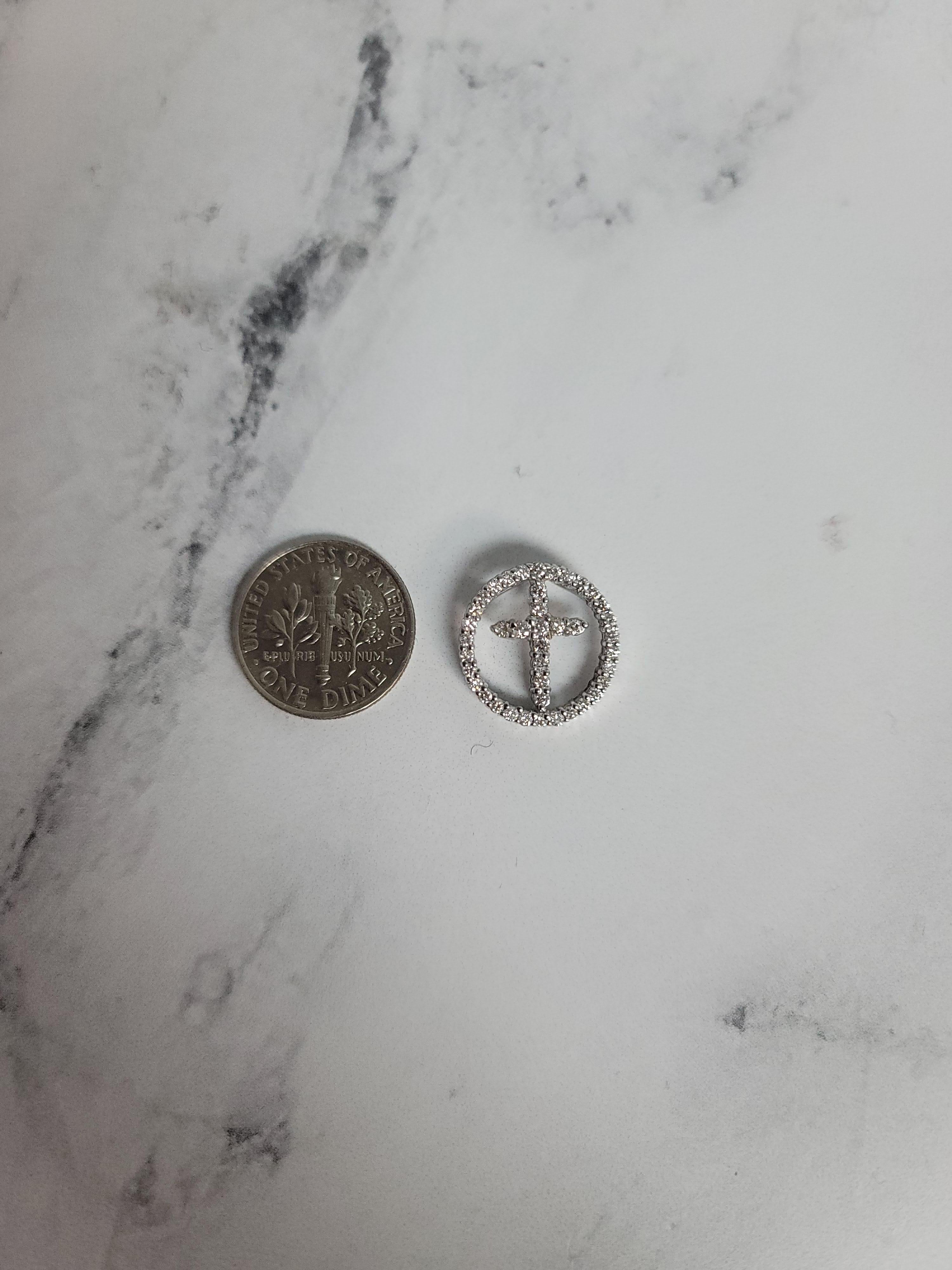Collier croix dans un cercle de diamants Neuf - En vente à Sugar Land, TX