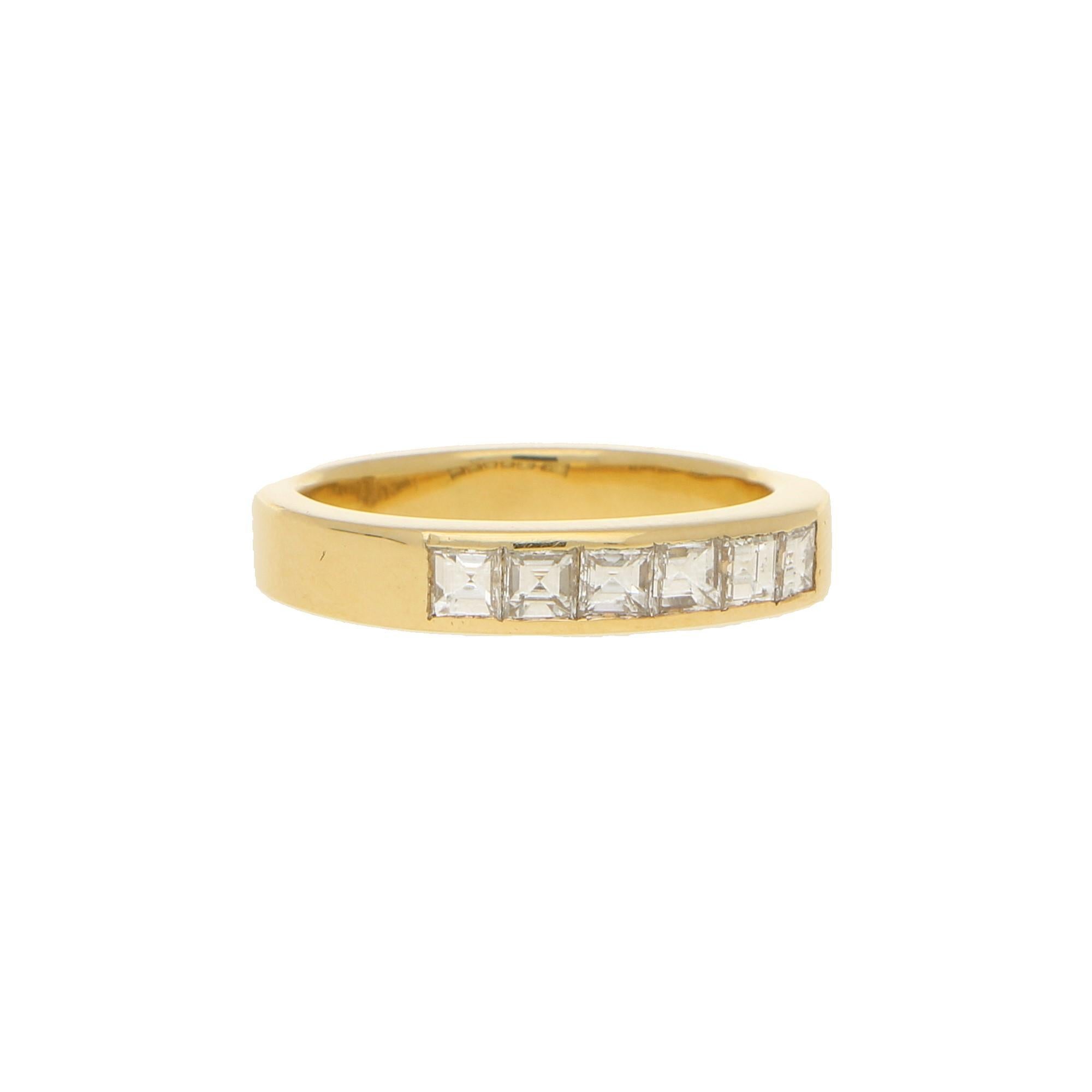Bague d'éternité en or jaune 18 carats avec demi-diamant Neuf - En vente à London, GB