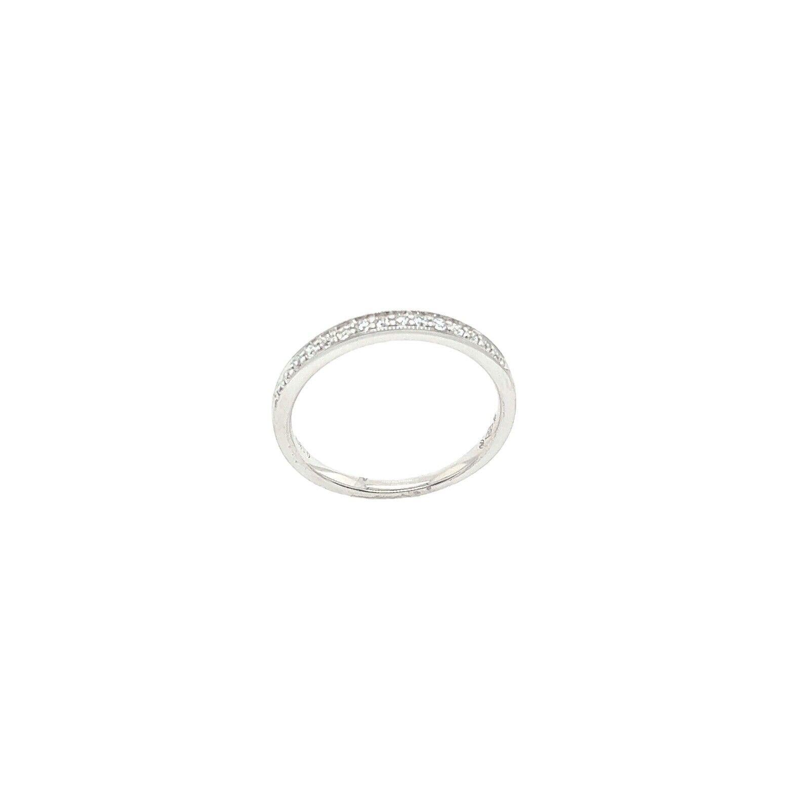 Half Eternity Diamond Ring Set with 0.13ct G-H/SI in 9ct White Gold In Excellent Condition For Sale In London, GB