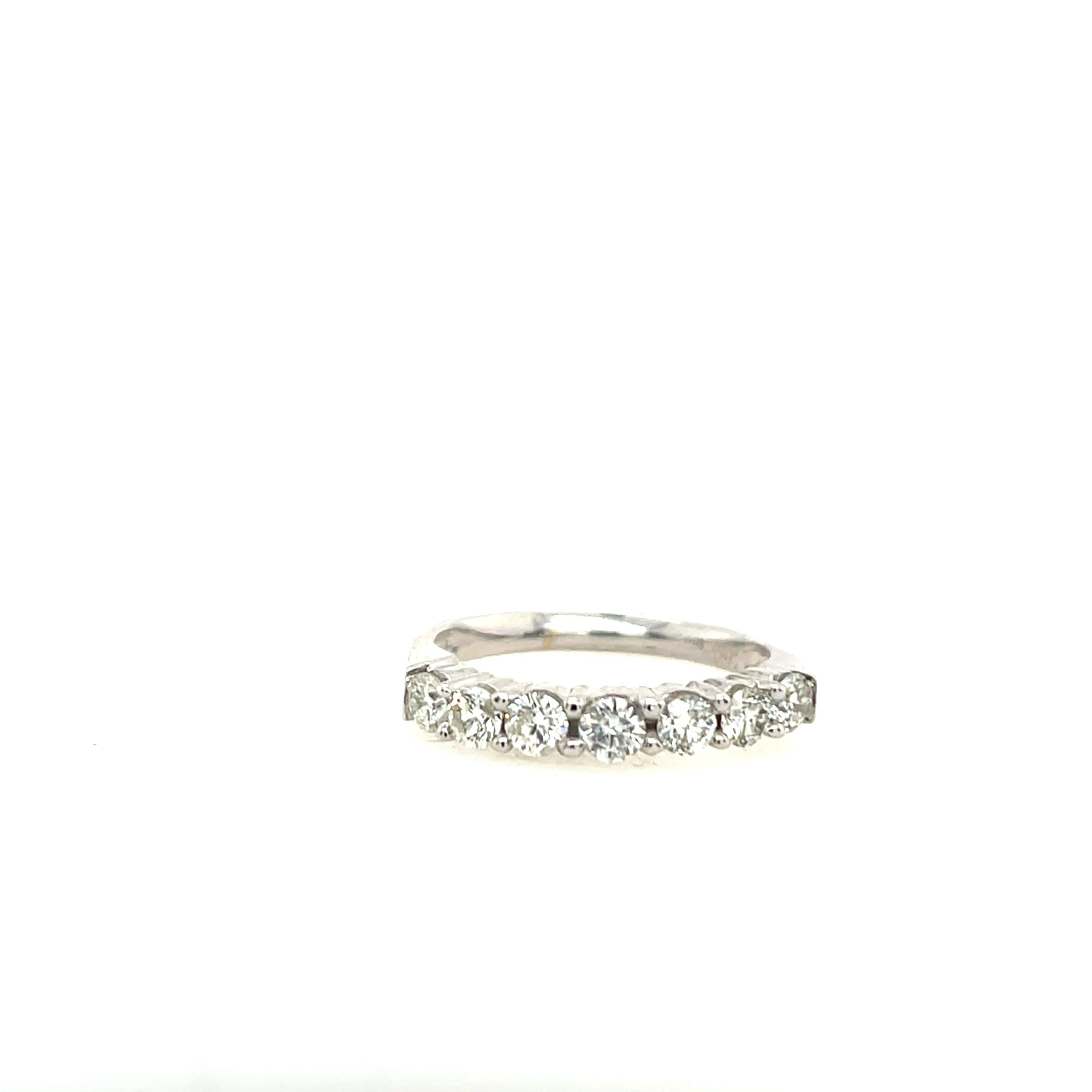 Women's or Men's Half Eternity Diamond Ring Set With 0.75ct G/VS1 Set In 18ct White Gold For Sale