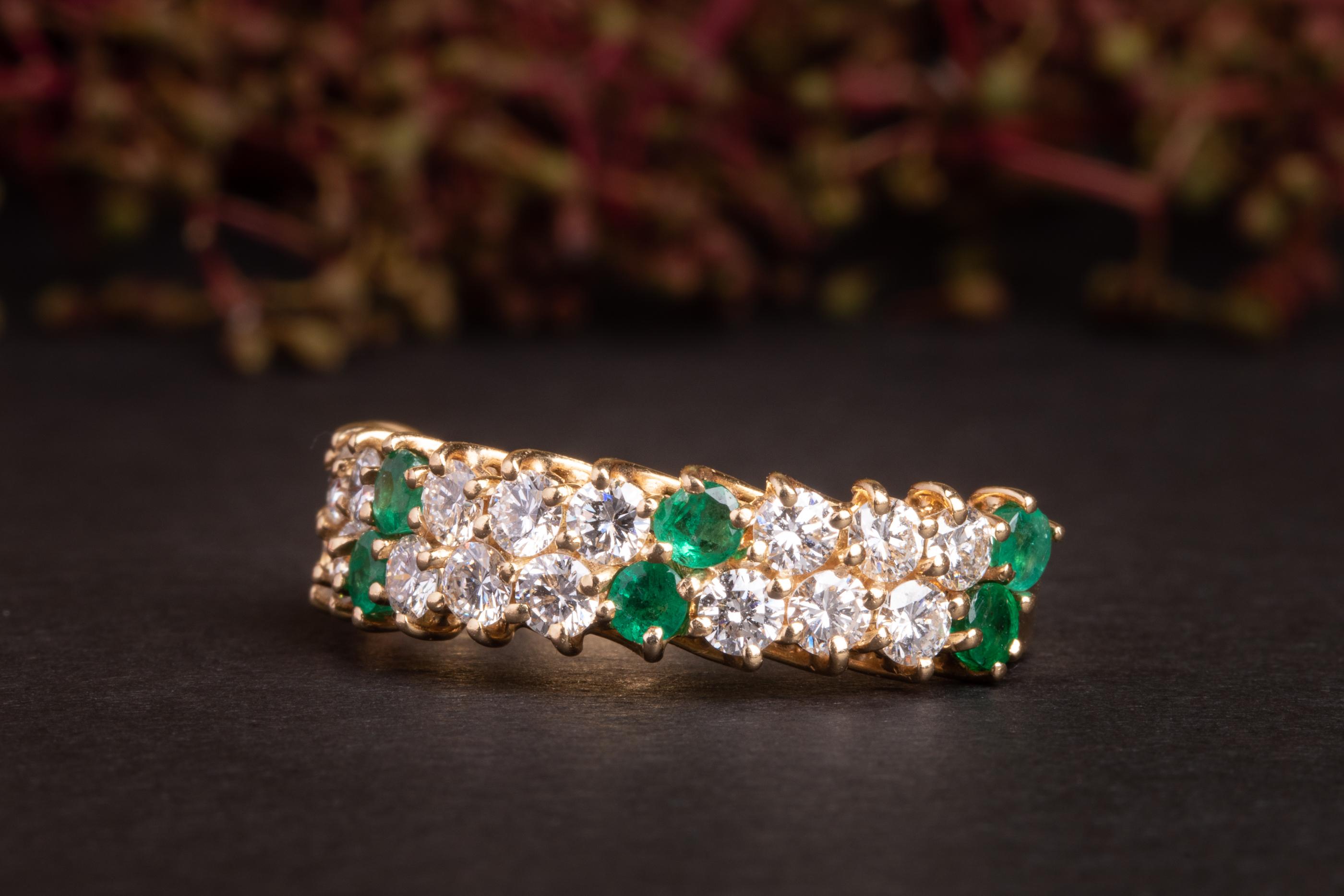 Half Eternity Vintage Diamond and Emerald 18k Gold Ring In Excellent Condition For Sale In Rottedam, NL