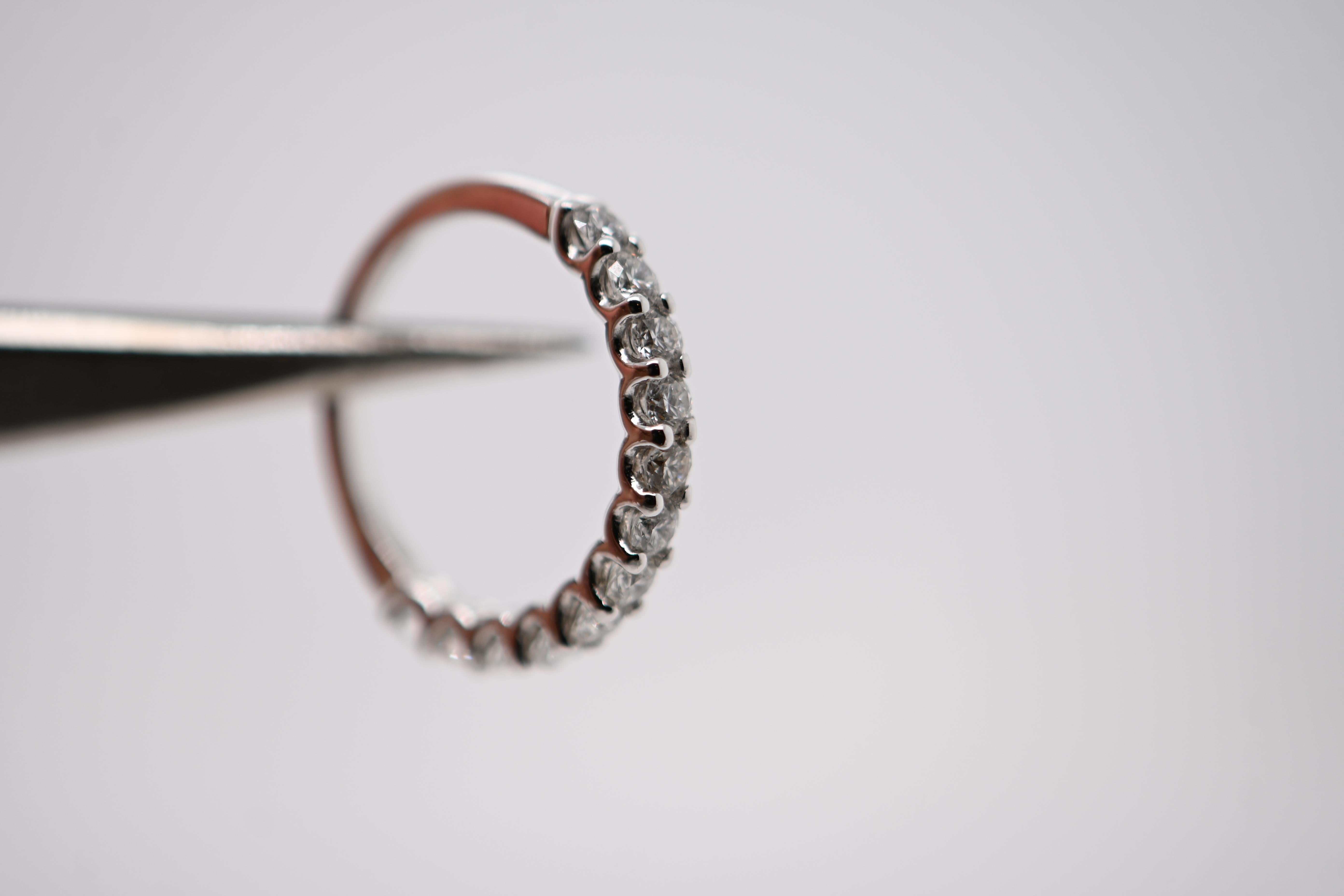 Half-Eternity Wedding Band in 18 ct White Gold with 0.860 ct Diamonds In New Condition For Sale In Vannes, FR