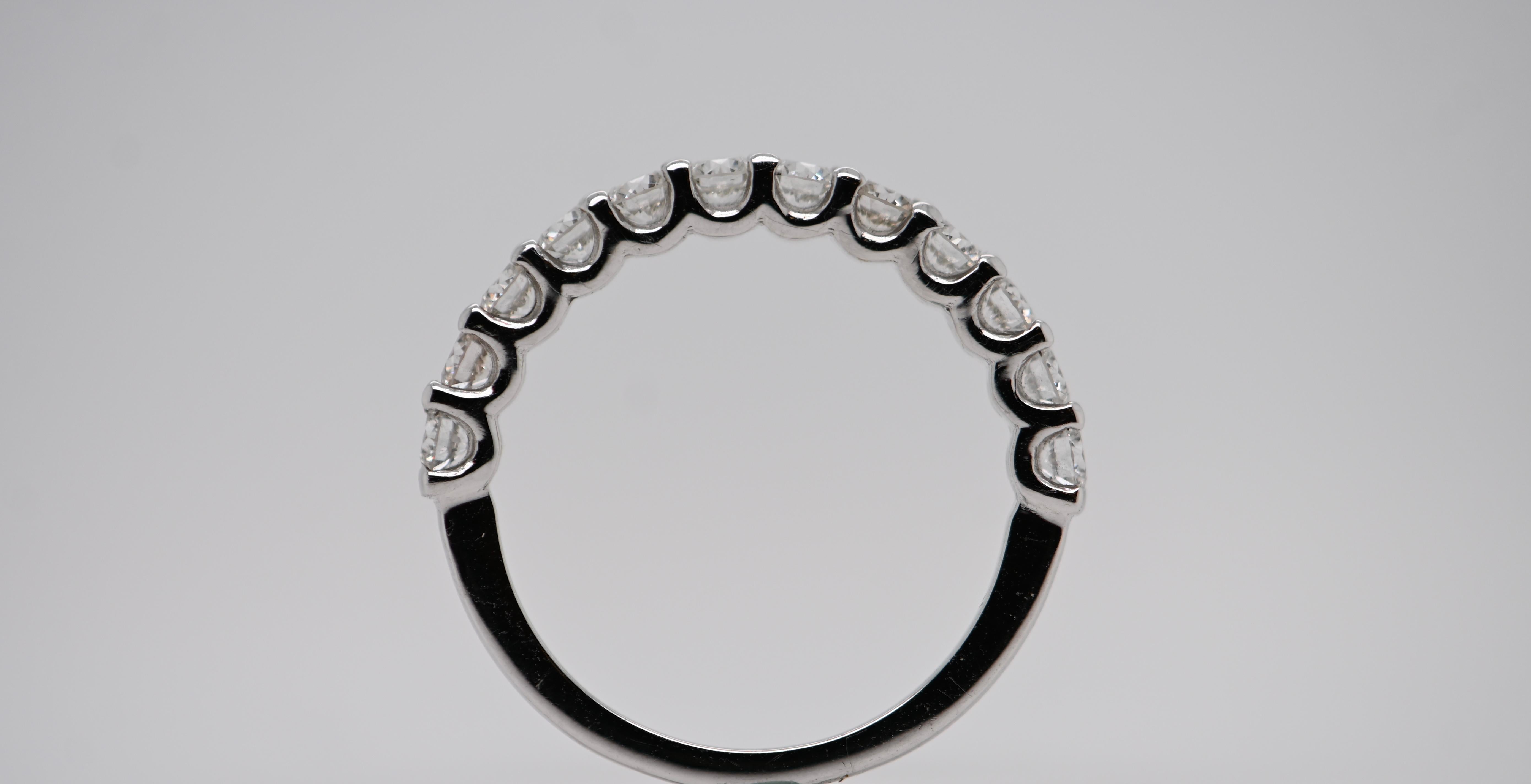 Half-Eternity Wedding Band in 18 ct White Gold with 0.860 ct Diamonds For Sale 1