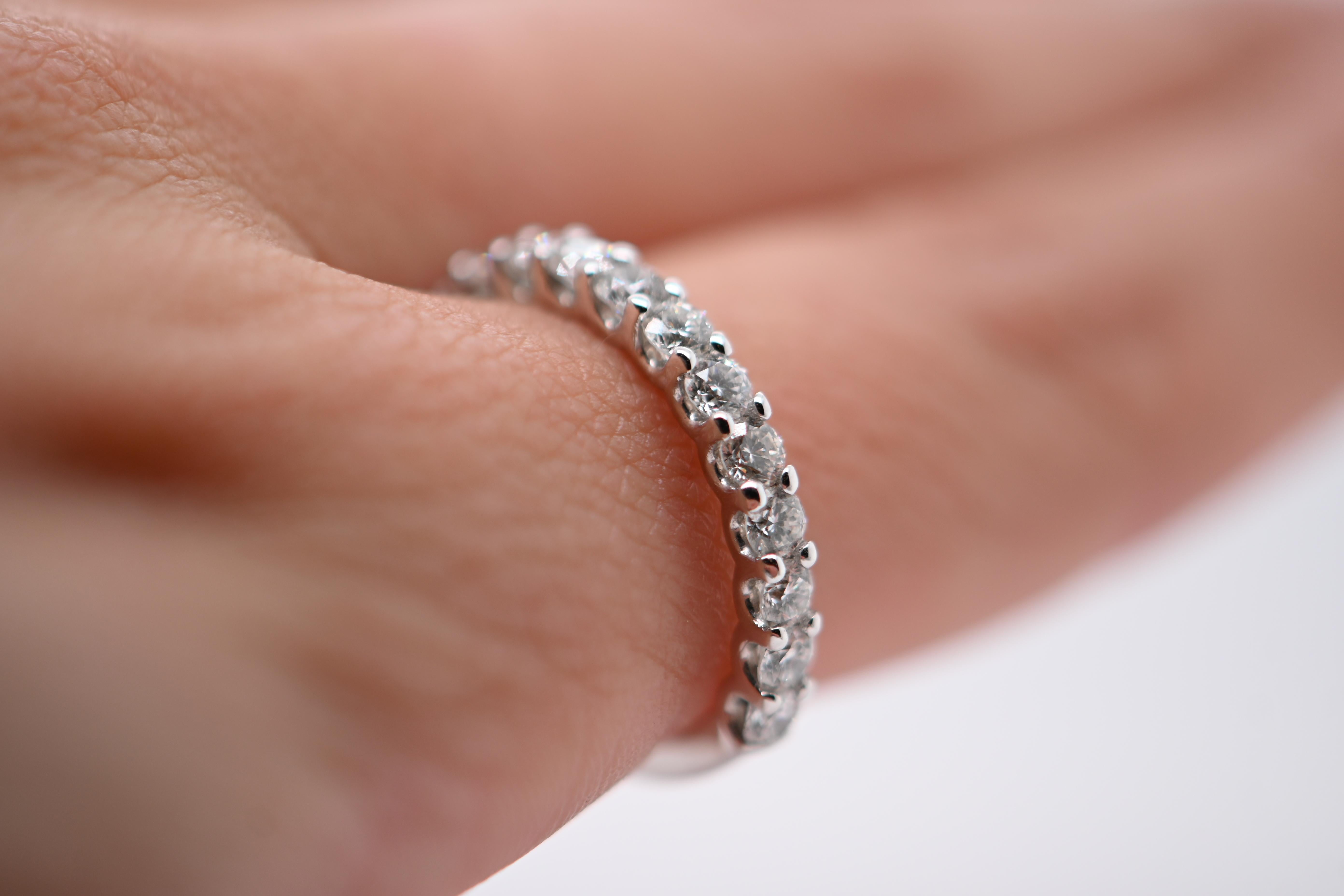 Half-Eternity Wedding Band in 18 ct White Gold with 0.860 ct Diamonds For Sale 2