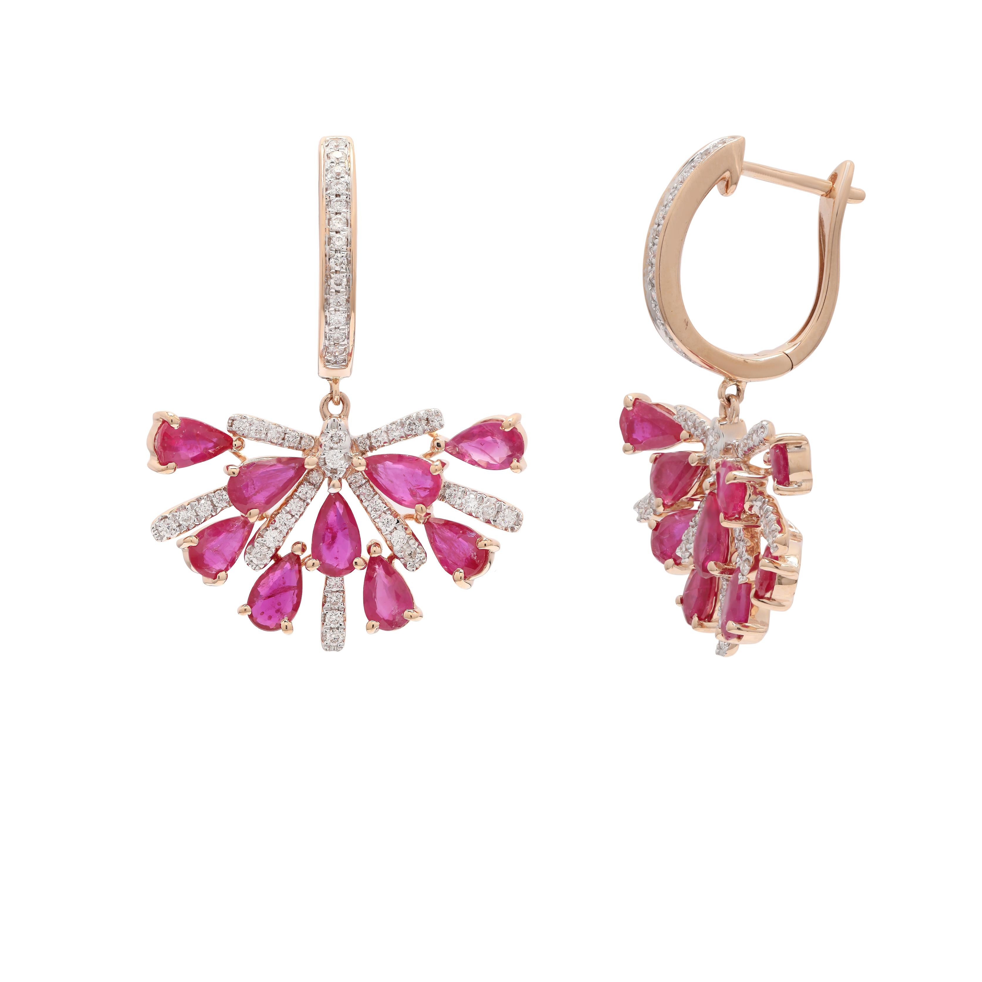 Art déco Pendants d'oreilles demi-floraux en or rose 14 carats, rubis et diamants avec serrure anglaise en vente