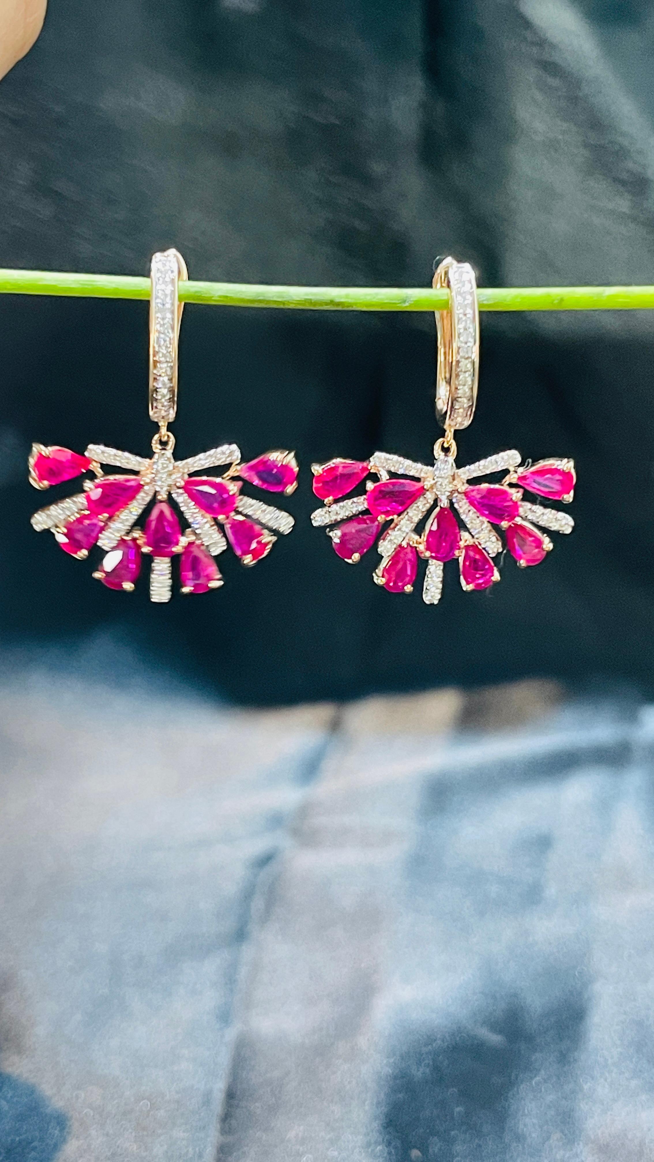 Pendants d'oreilles demi-floraux en or rose 14 carats, rubis et diamants avec serrure anglaise Pour femmes en vente