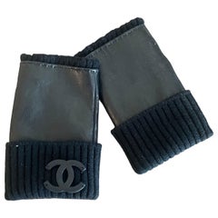 Half gloves by Chanel
