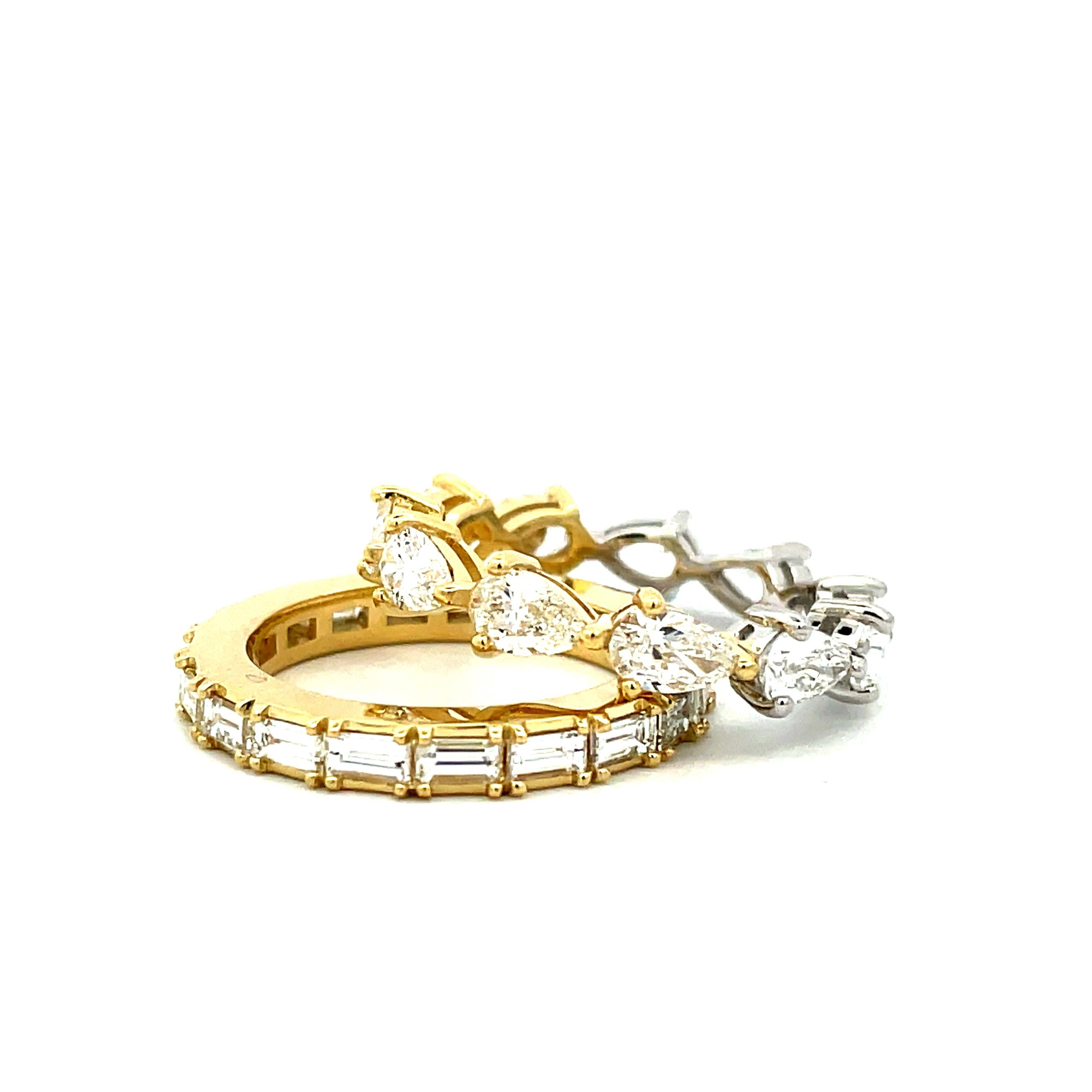 Halb- und halber Eternity-Ring aus 18 Karat Weiß-Gelbgold mit Diamanten in Birnenform (Moderne) im Angebot