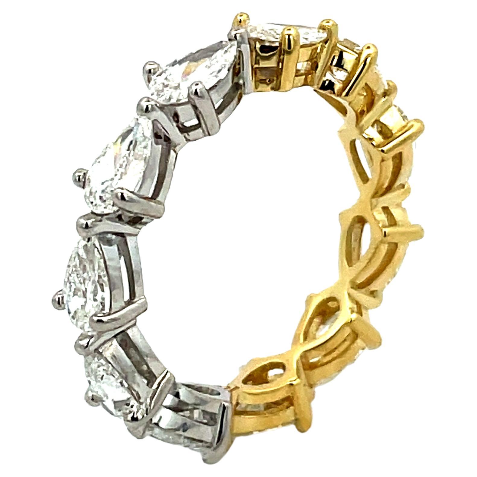 Halb- und halber Eternity-Ring aus 18 Karat Weiß-Gelbgold mit Diamanten in Birnenform im Angebot