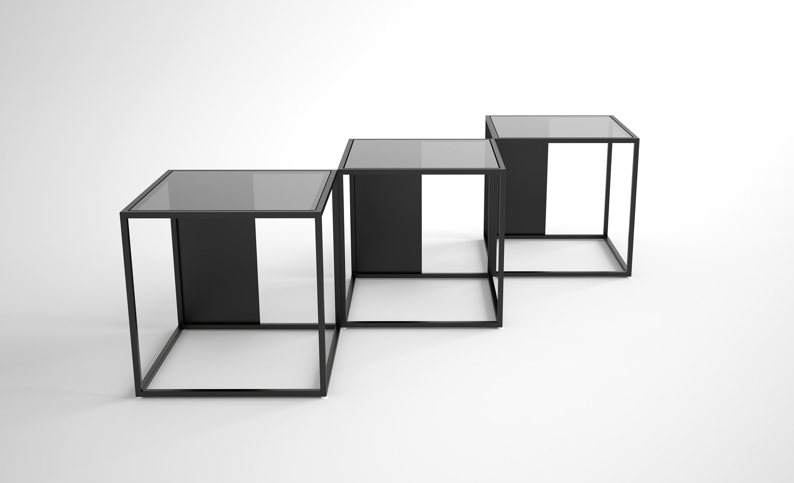 Acier Table d'appoint Half & Half par Phase Design en vente