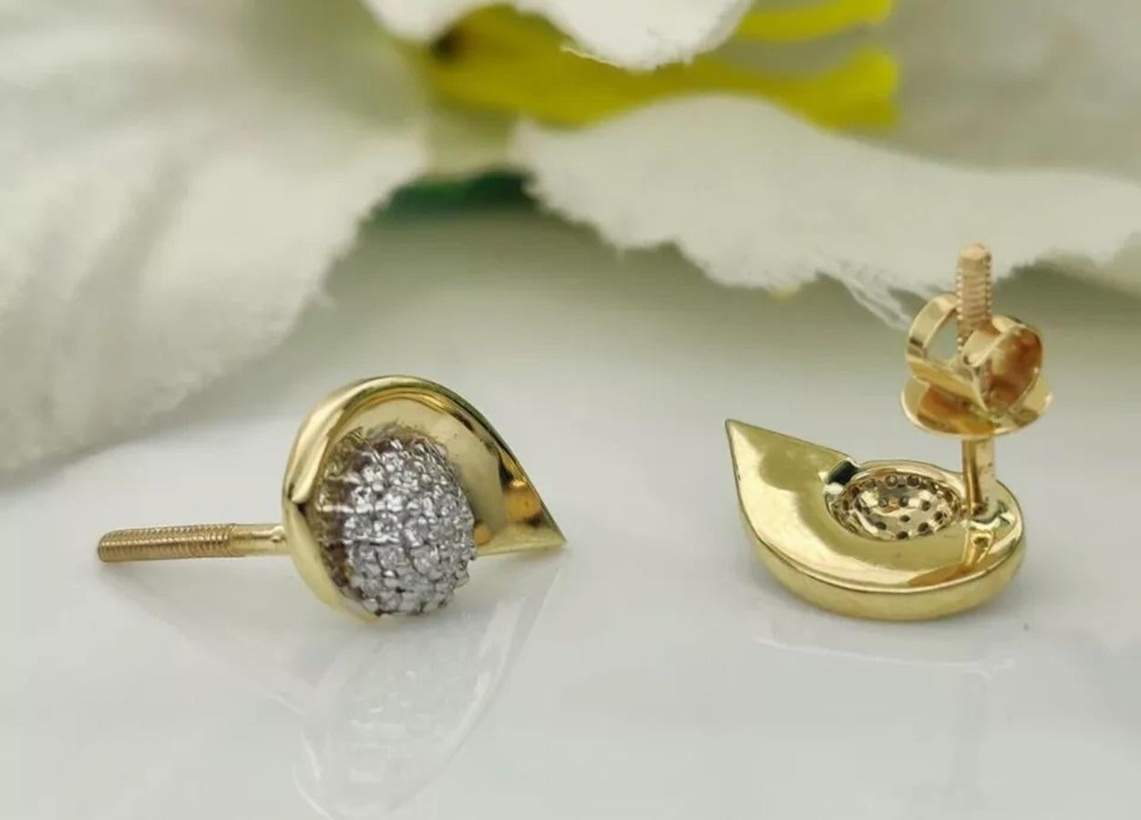 Clous d'oreilles demi-cœur en or massif 14 carats Neuf - En vente à Chicago, IL