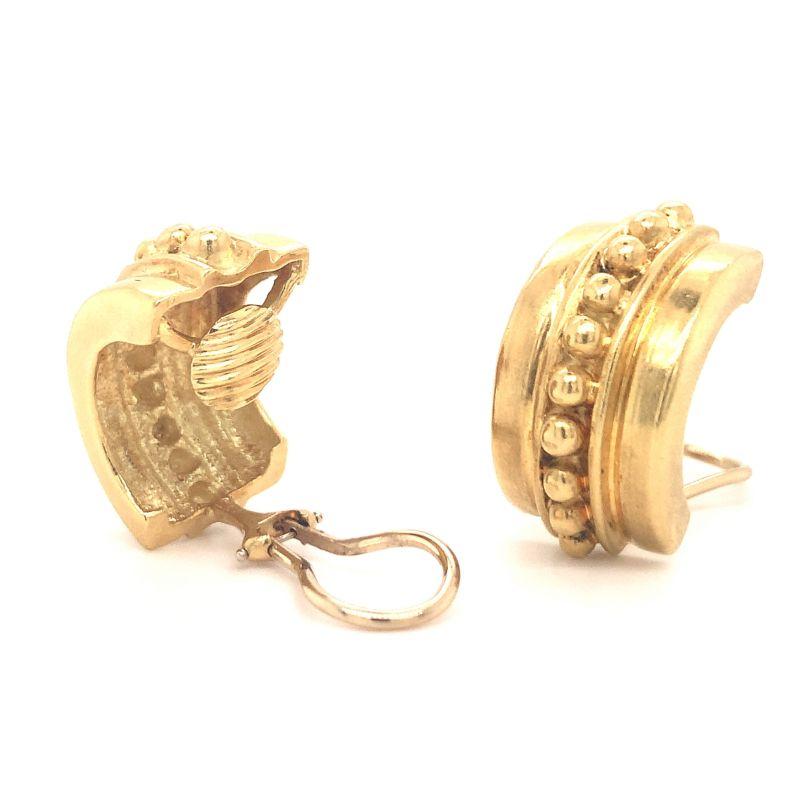 One pair of half-hoop 18K yellow gold earclips with a light satin finish and gold beadwork. Circa 1960s.

Sizeable, golden, appealing.

Additional information:
Metal: 18K yellow gold
Circa: 1960s
Stamp/Hallmark: 18K
Size/Measurements: 27 millimeters