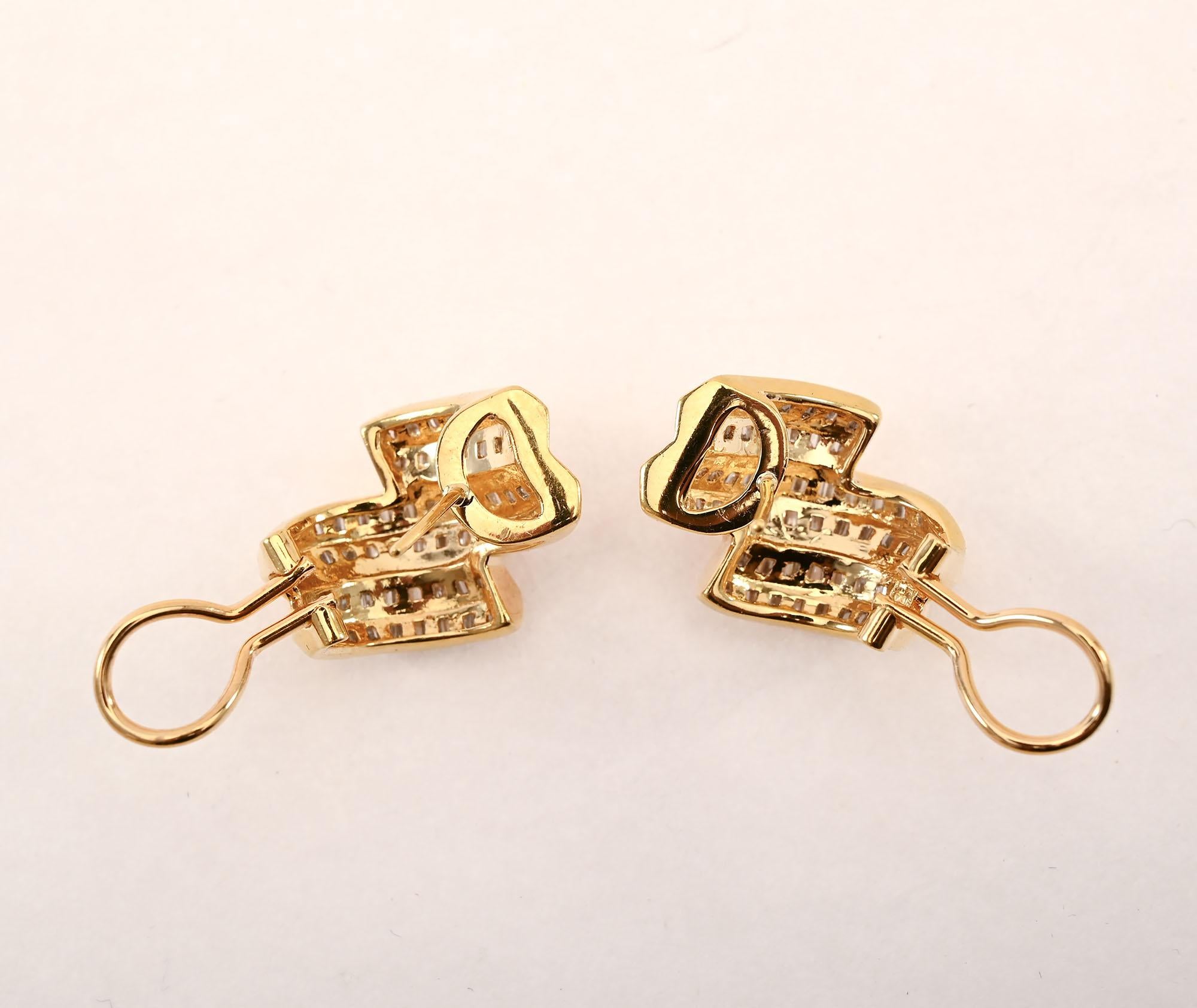 Halber Reif Baguetteschliff Diamant Ohrringe im Angebot 1