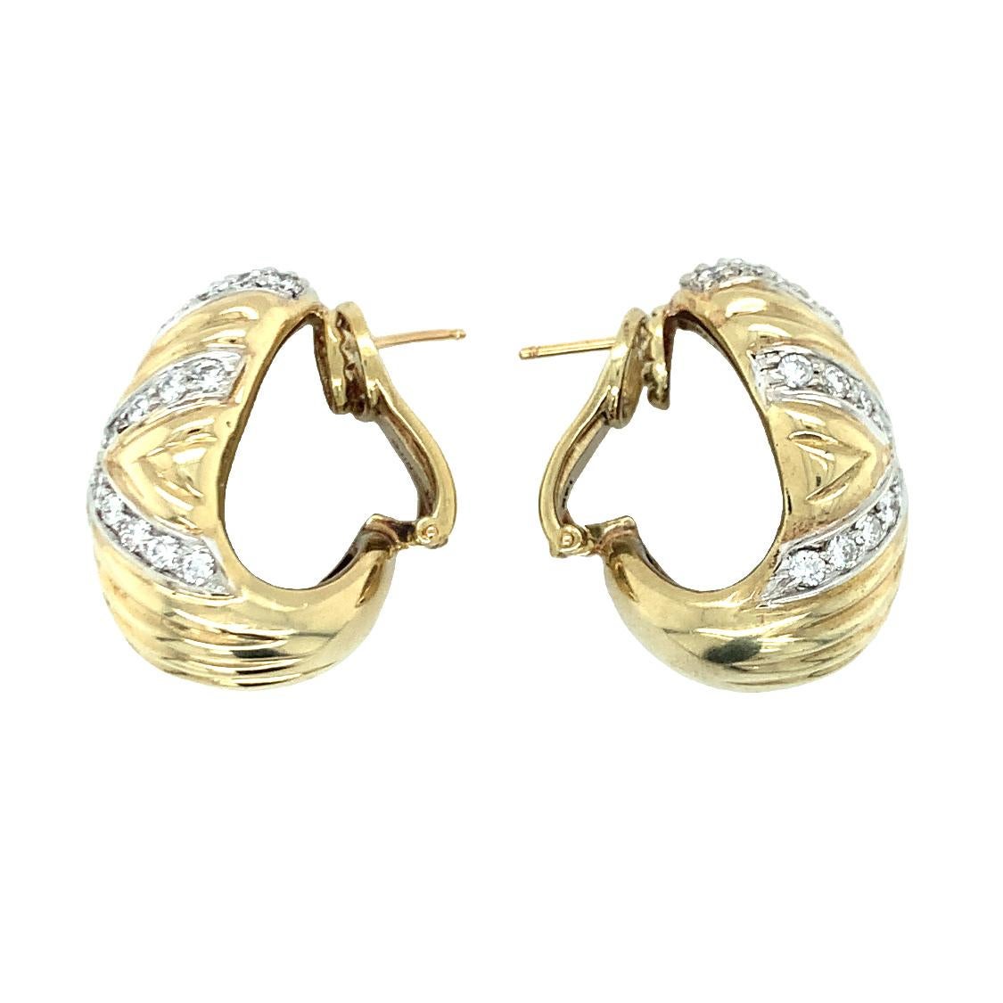 One pair of half-hoop diamond 14K yellow gold earrings featuring 56 round brilliant cut diamonds totaling 3 ct. With posts and backs and circa 1970s.

Pretty, brilliant, bright.

Additional information:
Metal: 14K yellow gold
Gemstone: Diamonds