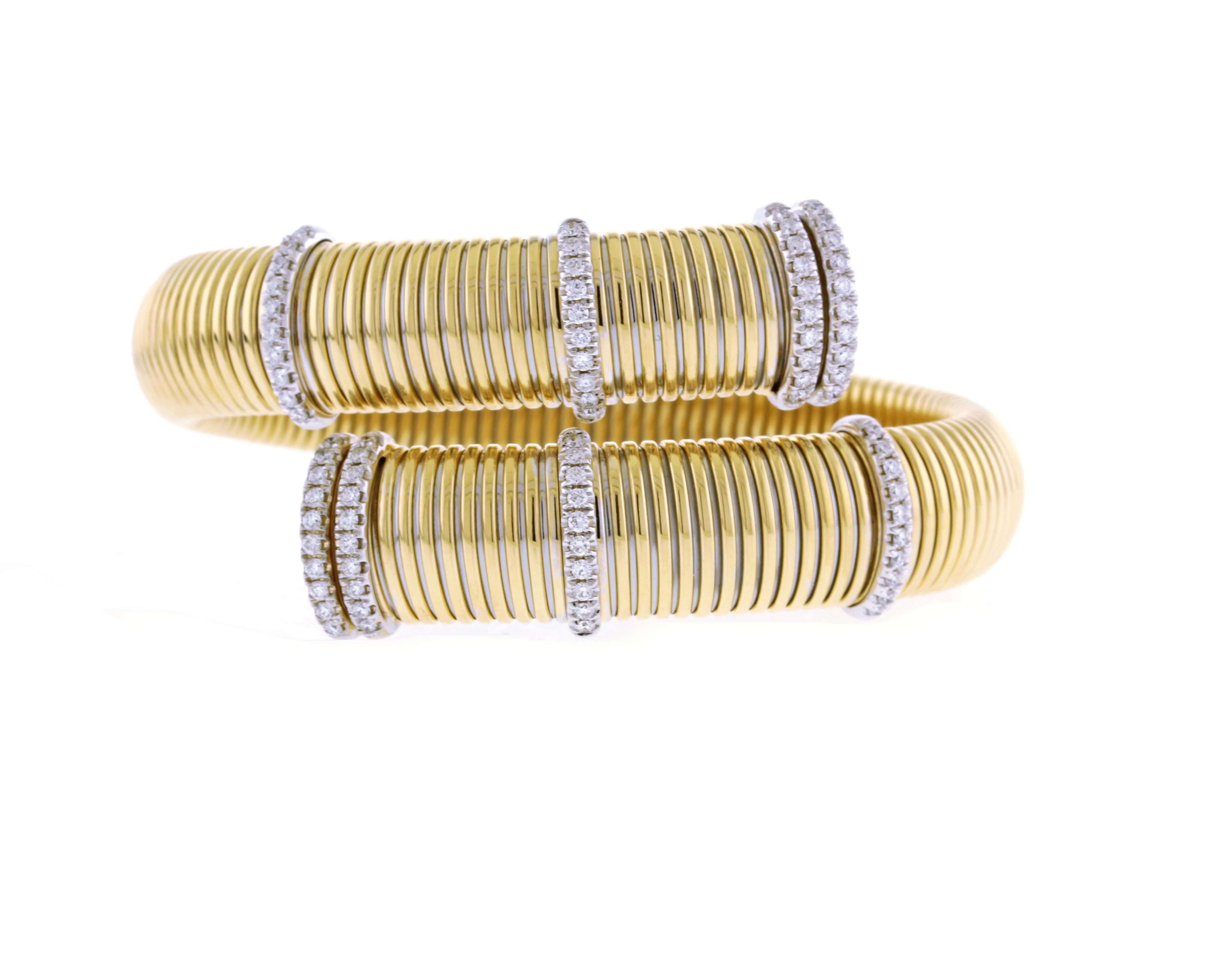 Taille brillant Bracelet jonc tubogas bypass avec diamants d'une demi-pouce de large en vente