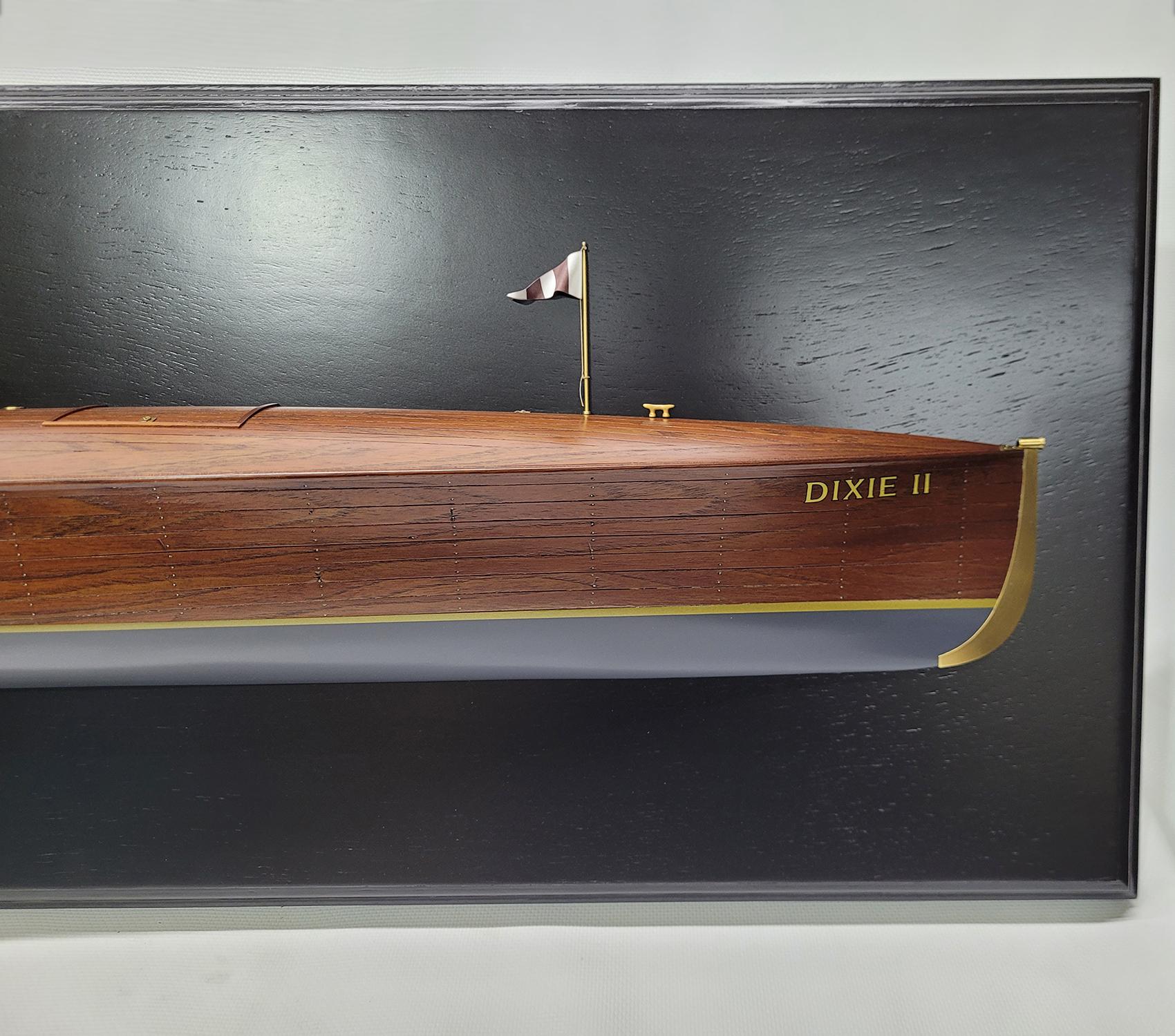 Half Model of the Gold Cup Racer DIXIE II In Excellent Condition For Sale In Norwell, MA