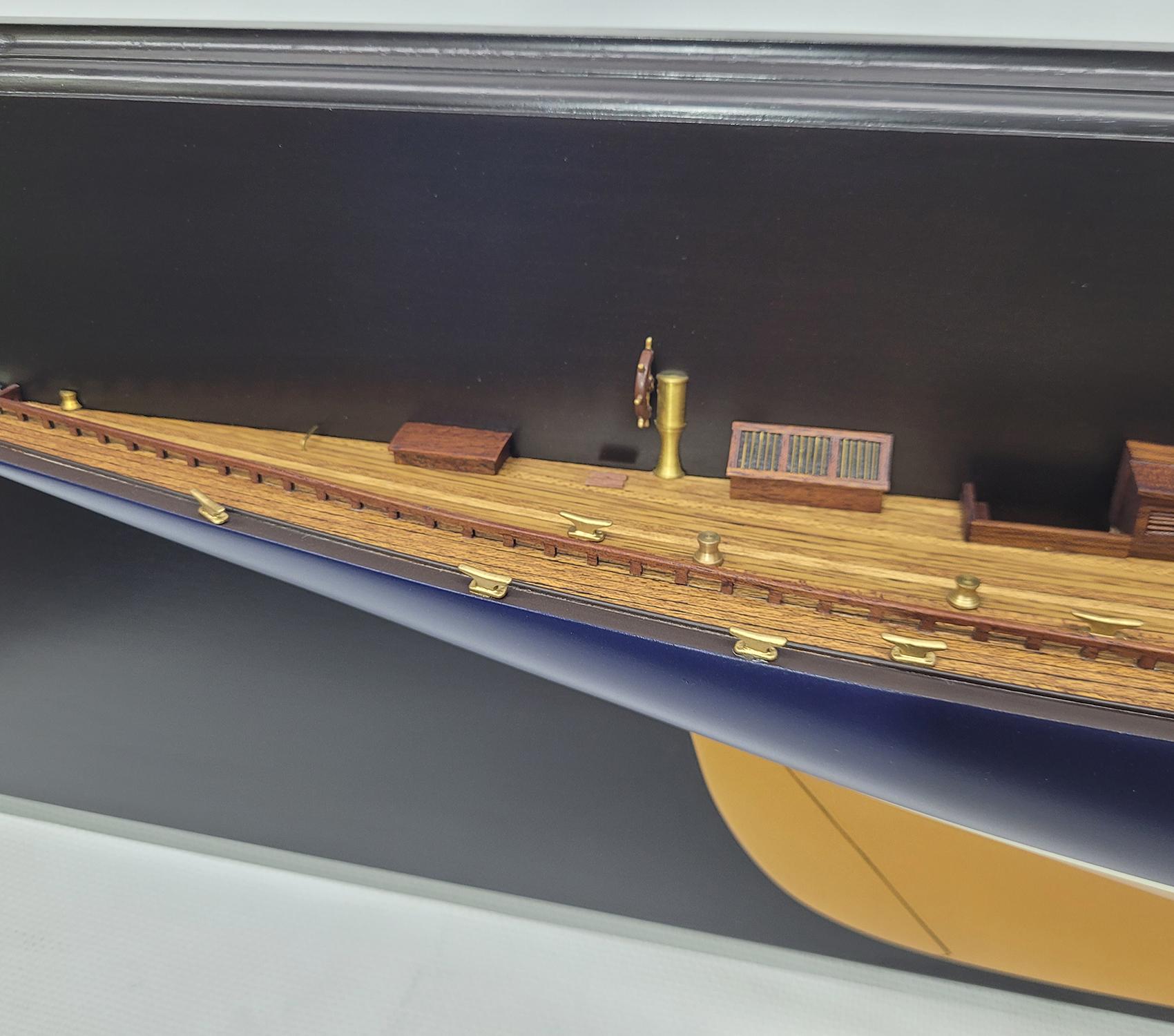 Half-Modell der Yacht Endeavor von J Class – Gold im Angebot 4