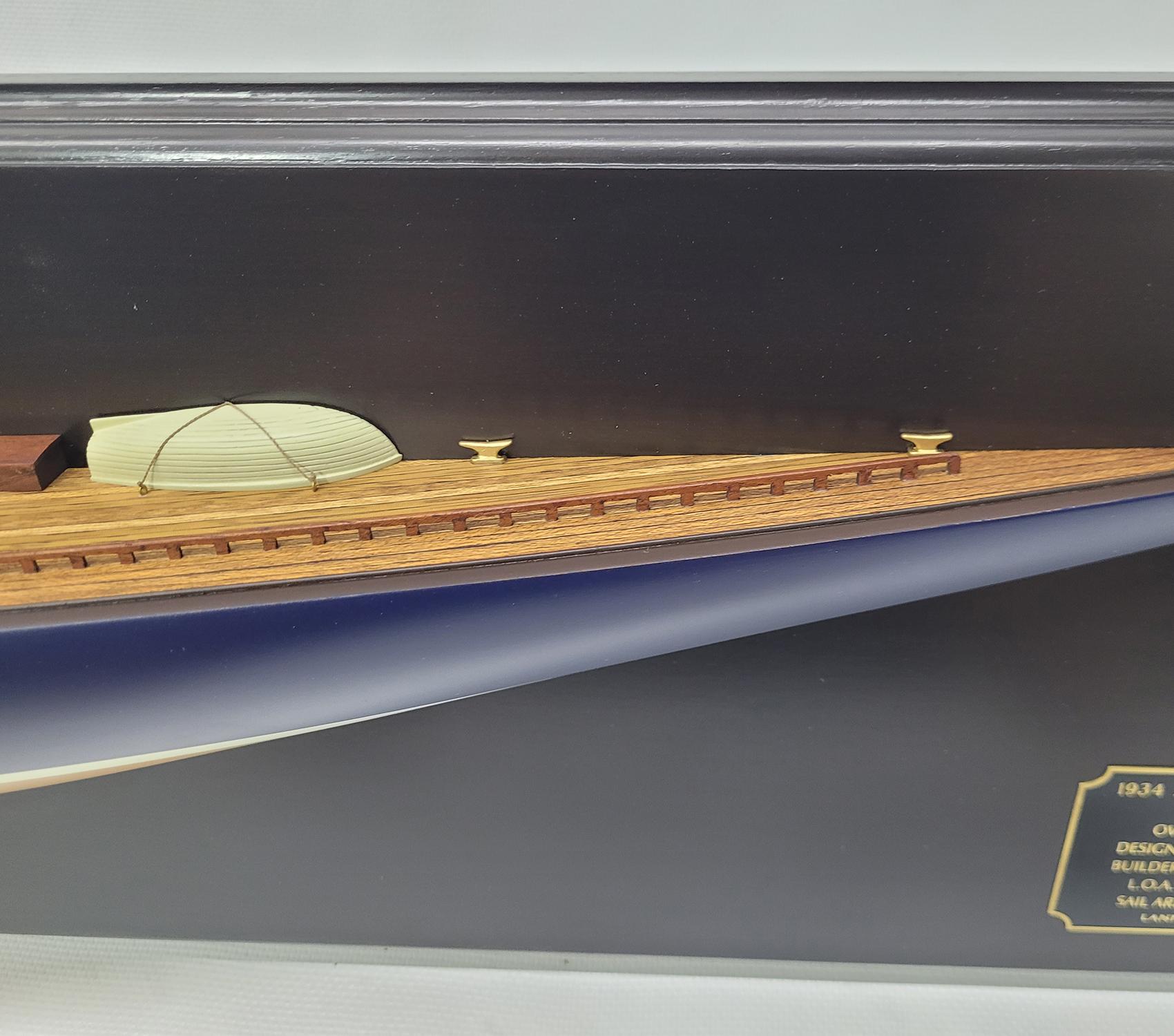 Half-Modell der Yacht Endeavor von J Class – Gold im Angebot 2