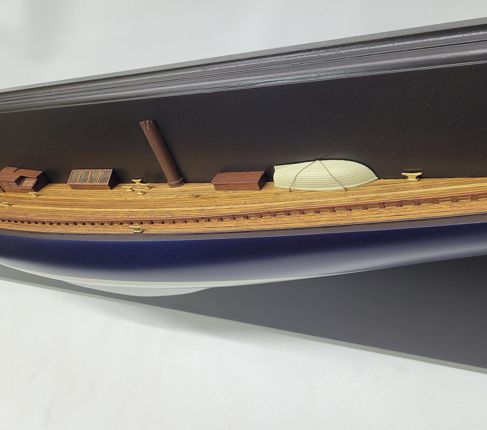 Half Model of the J Class Yacht Endeavor - Gold For Sale 2