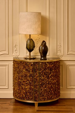 „Half Moon“-Schrank aus bernsteinfarbenem Bergkristall von Studio Glustin