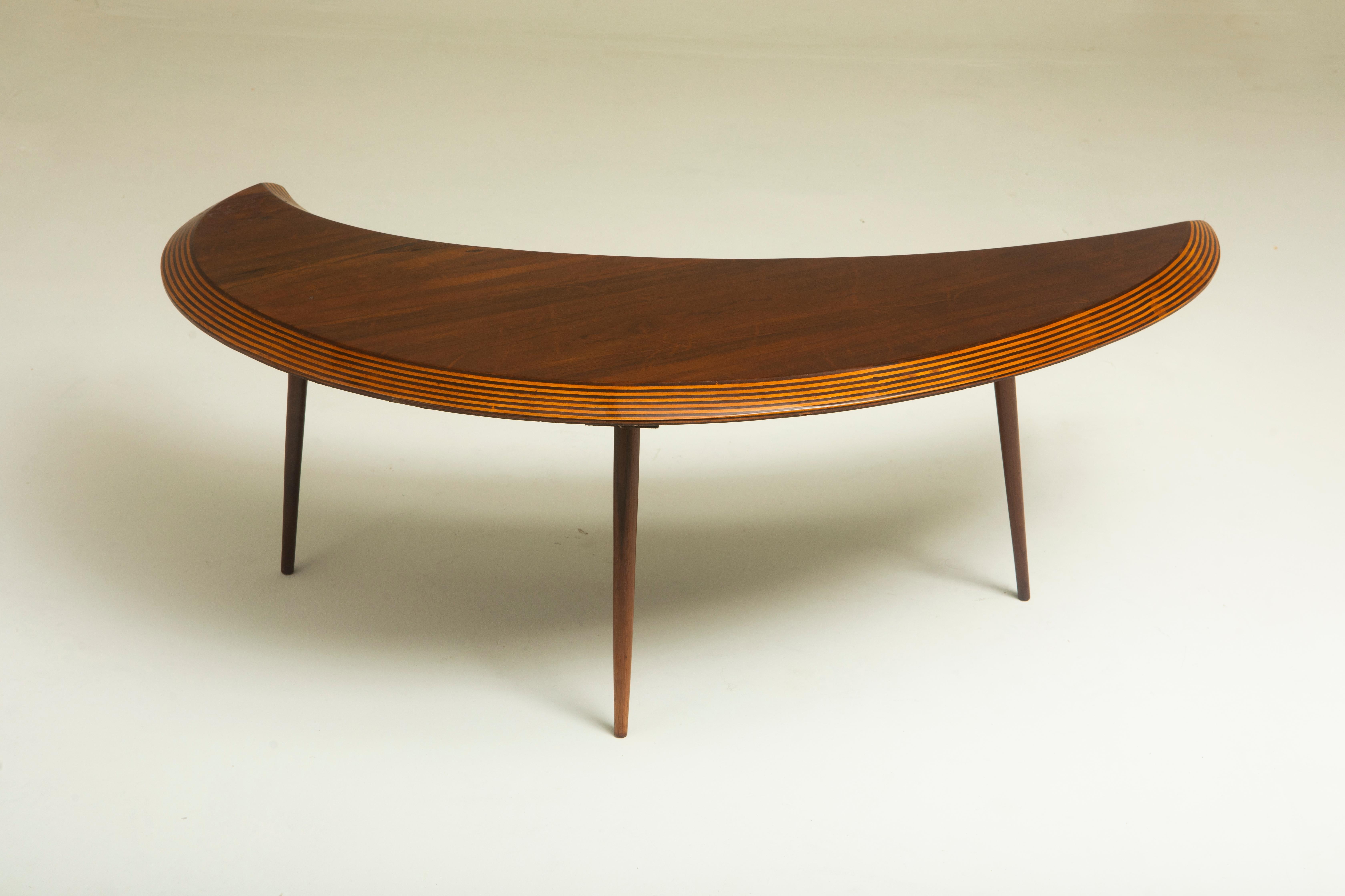 Milieu du XXe siècle Table centrale 'Half Moon' par CIMO Studio, Brésil, années 1950 en vente