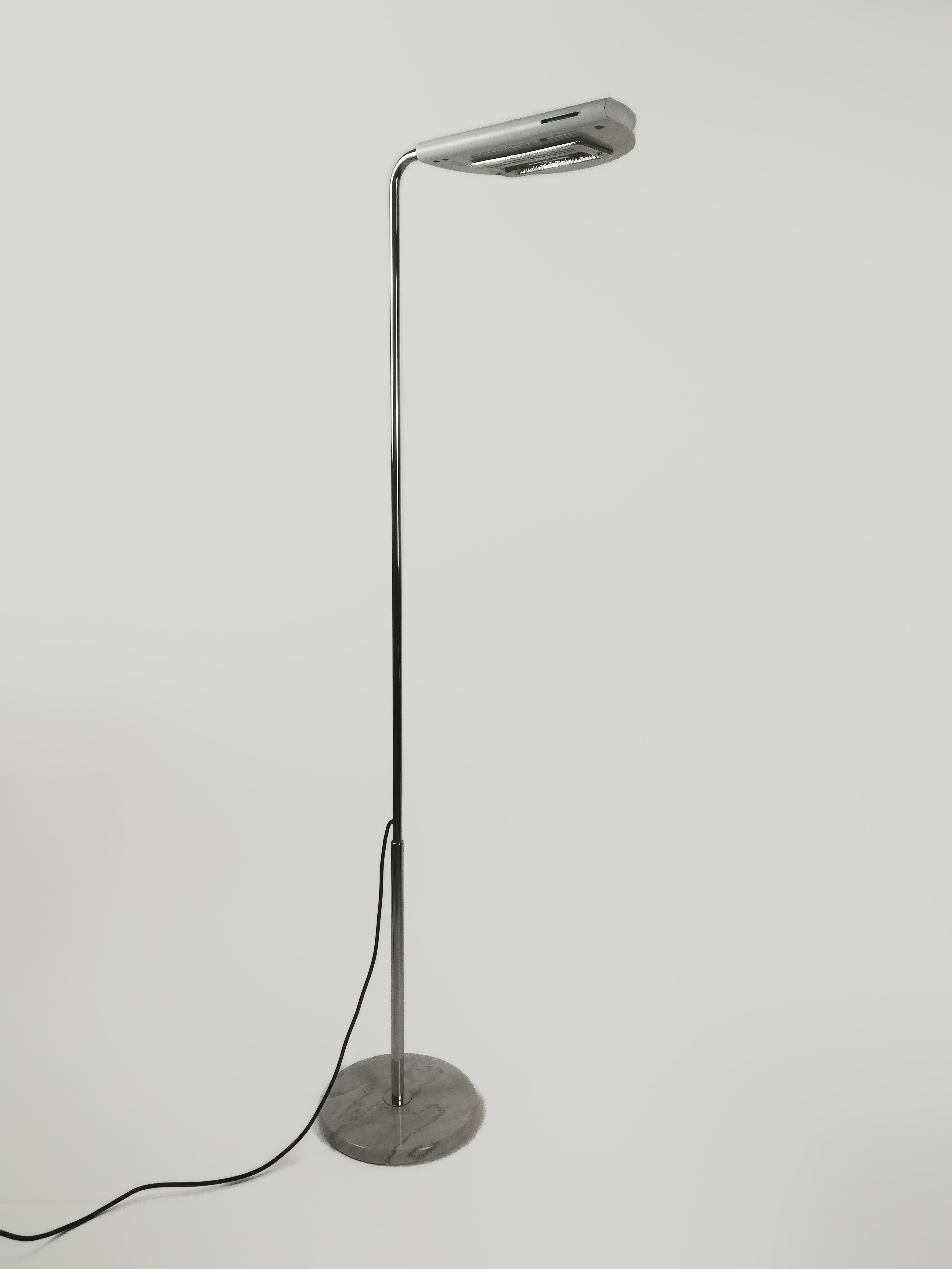 Stehlampe „Half Moon“ entworfen von Bruno Gecchelin für Skypper, Italien, 1970er Jahre (Metall) im Angebot
