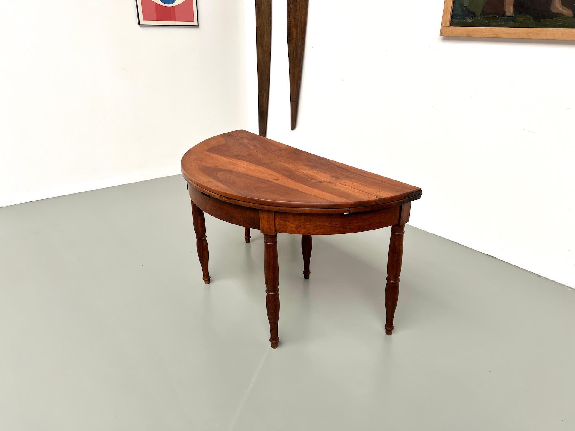 Half-moon french table in solid walnut, circa 1900 For Sale 6