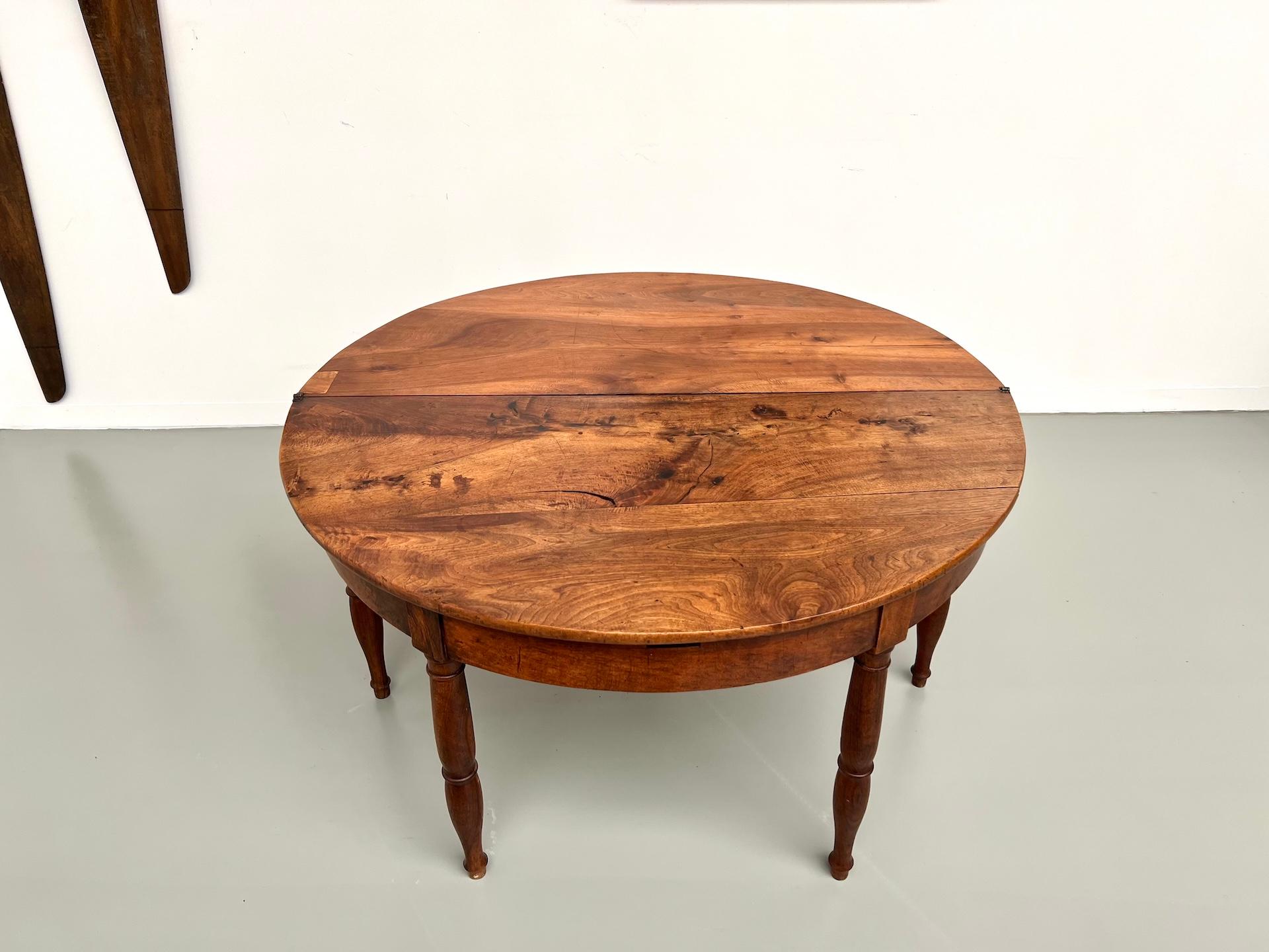 Half-moon french table in solid walnut, circa 1900 For Sale 11