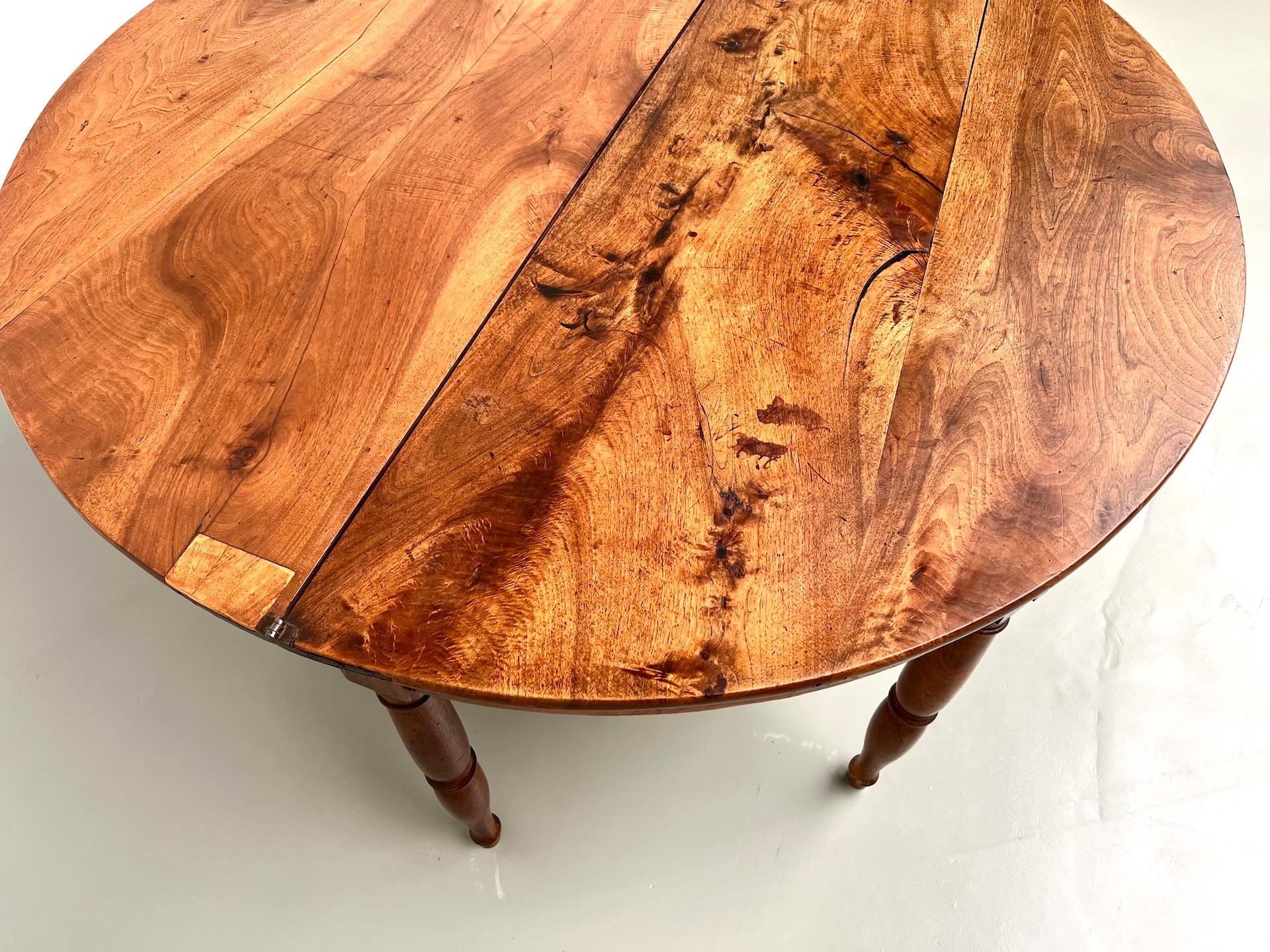 Half-moon french table in solid walnut, circa 1900 For Sale 13