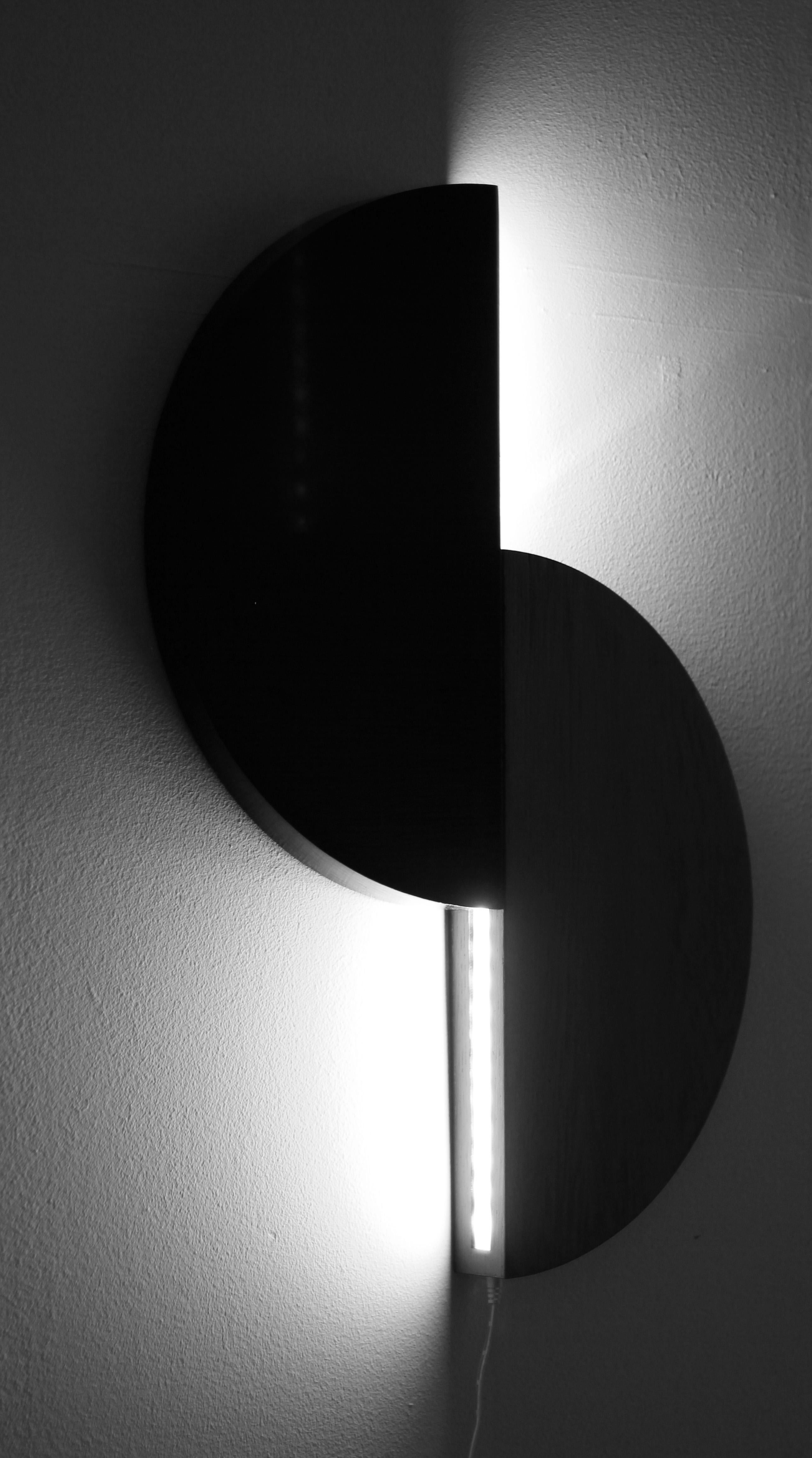 Legno Lampada HALF MOON dello Studio olandese Verbaan in vendita