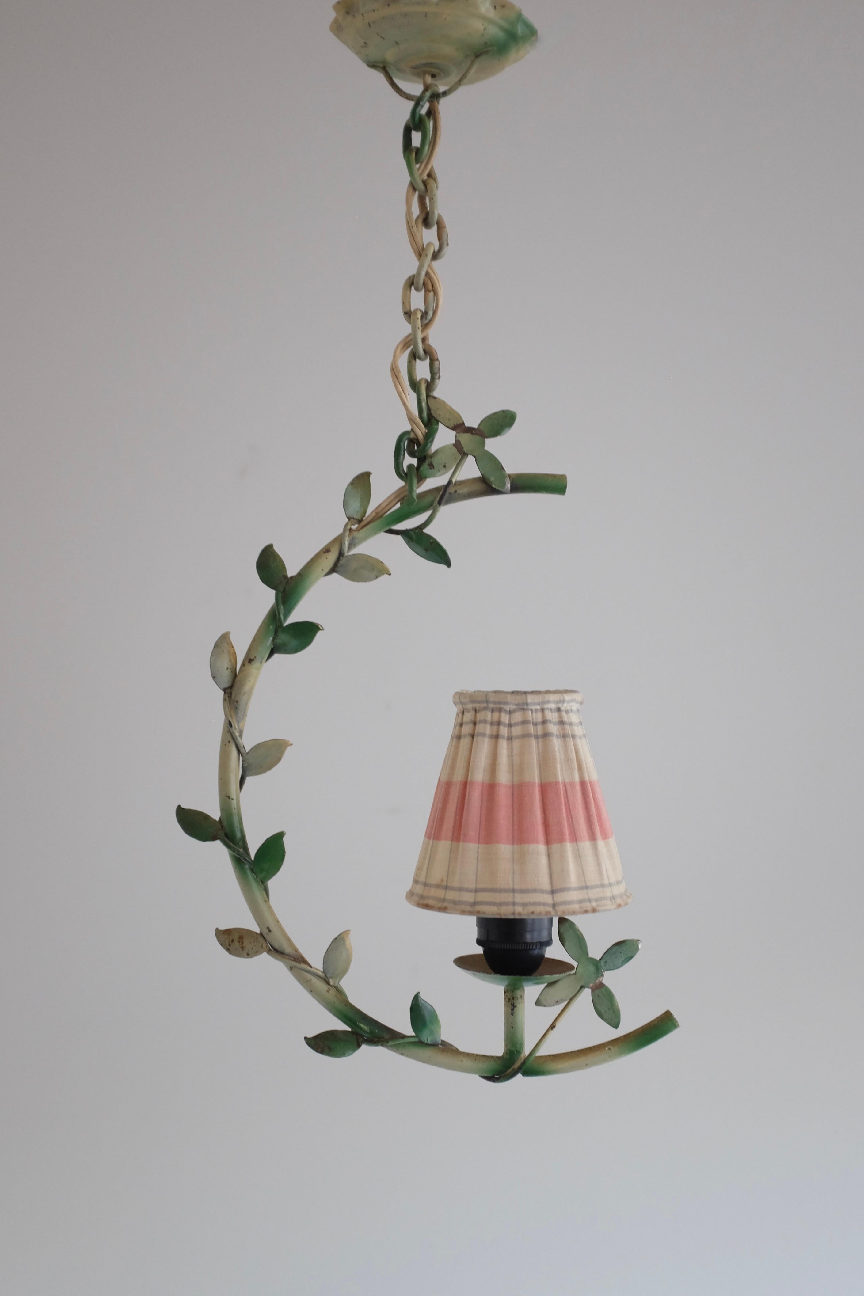 Ciondolo da esterno decorato con foglie a mezza luna in vendita 1