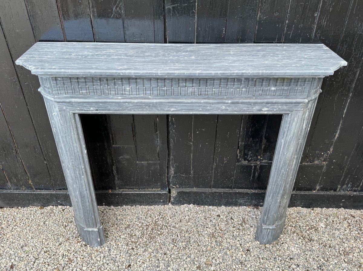 Cheminée demi-lune de style Louis XVI en marbre bleu Turquin Circa 1900 en vente 4
