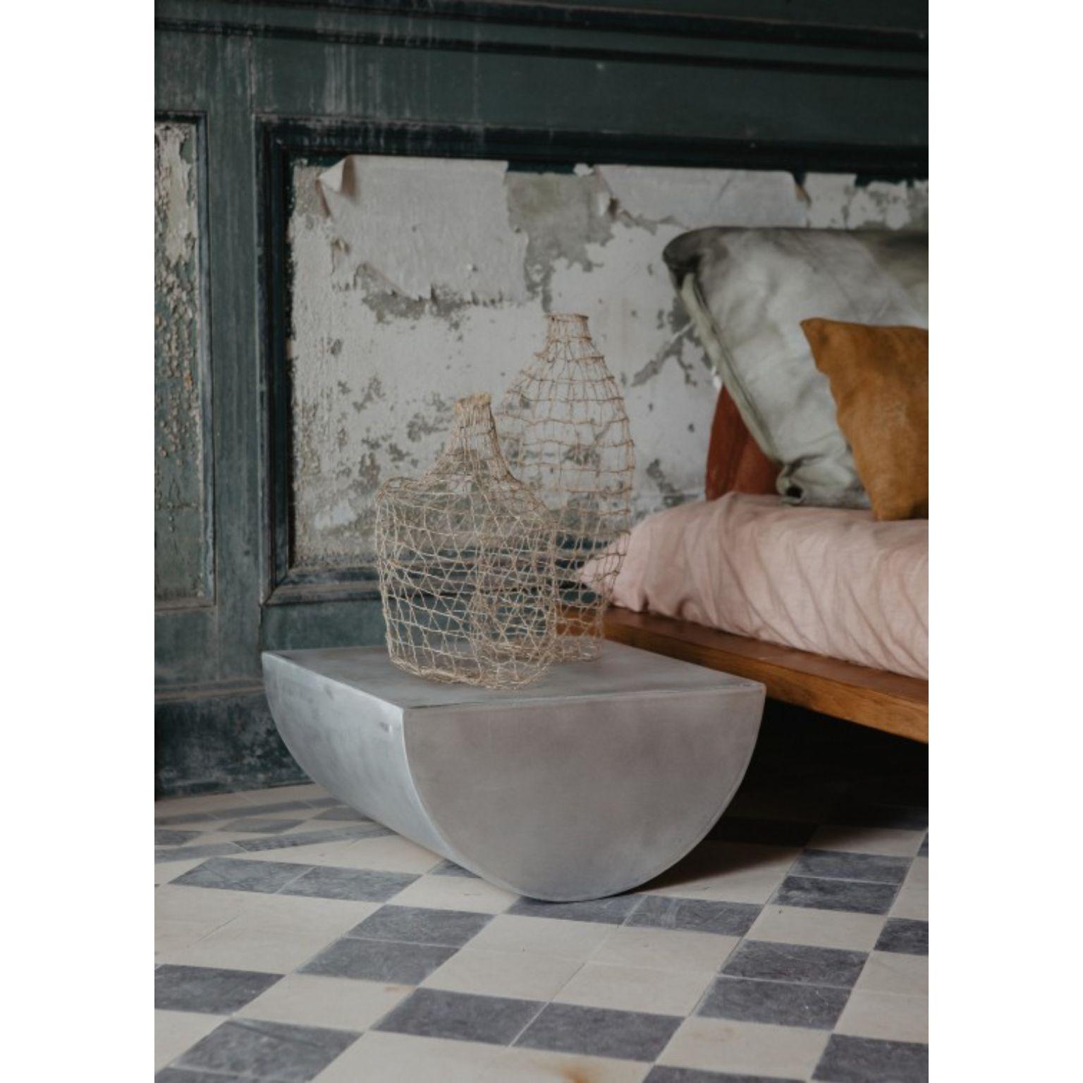 Half Moon Medium Side Table by Mylene Niedzialkowski
Dimensions: D 25 x W 50 x H 61 cm.
Materials: Curved aluminum.

Available in three different sizes: S, M and L. Please contact us.  

A contemporary decorative element made of brushed metal, the