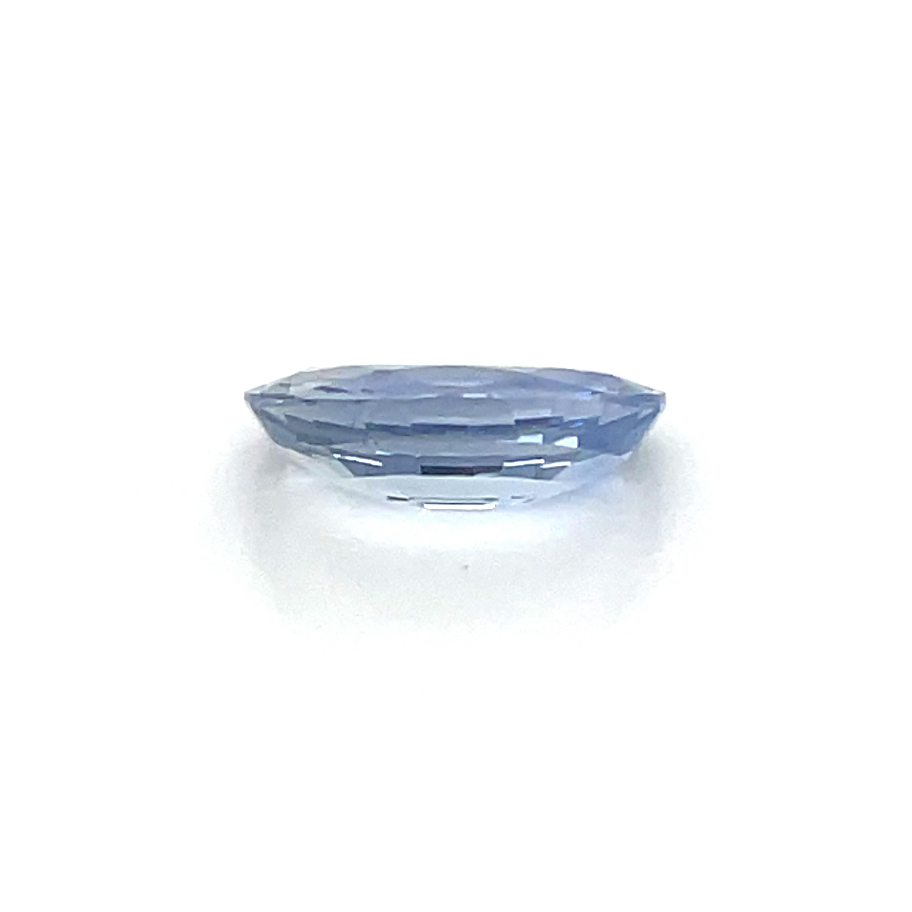 A captivating gemstone whose deep blue tones evoke the enchantment of the night sky. 

This 4.19 carat half-moon sapphire, which represents insight and understanding, is a classic piece that lends a sense of mystery to any jewelry