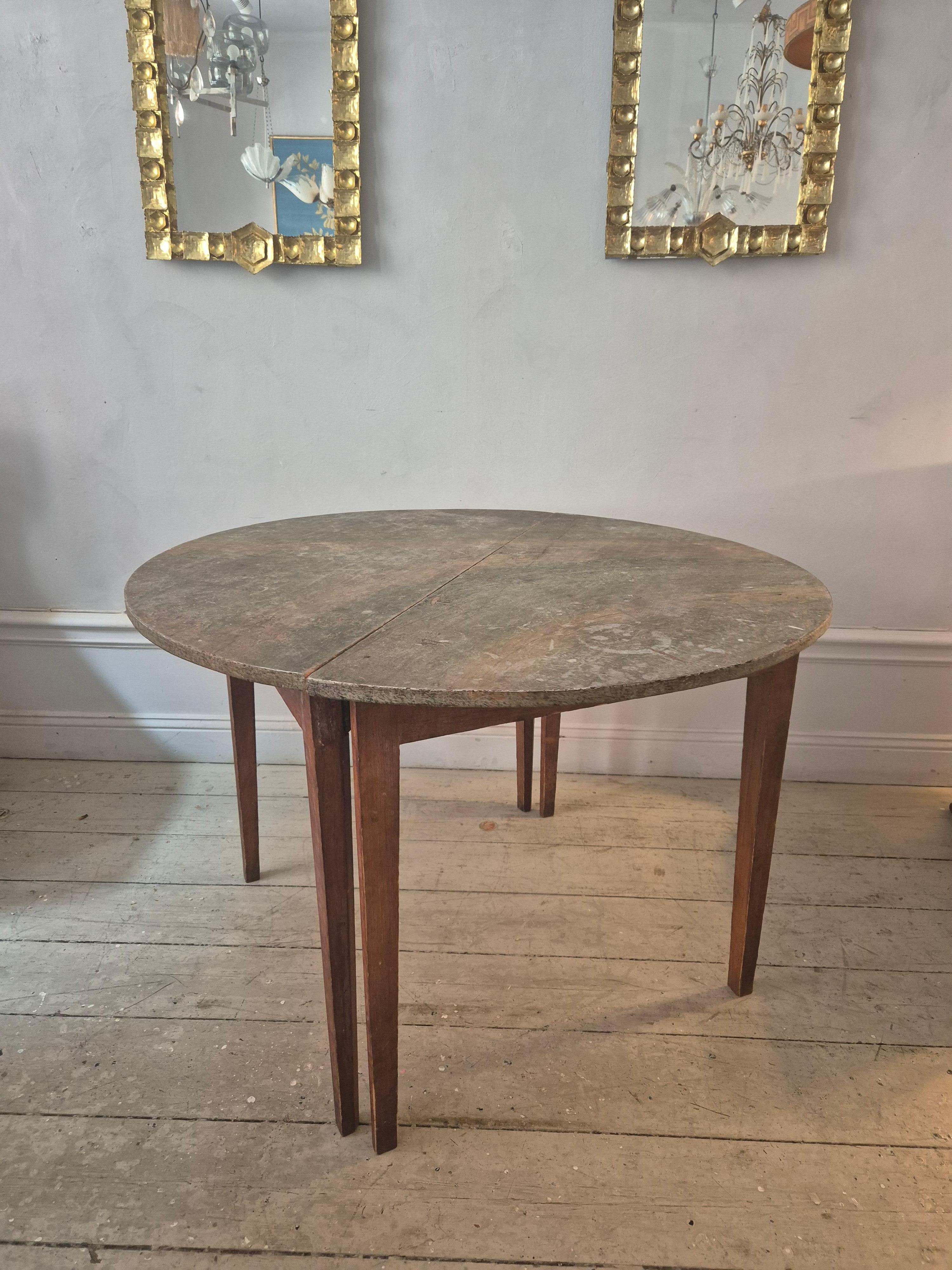 Half moon tables, marbled table tops, Allmoge /Swedish provincial style, 1860s. For Sale 4