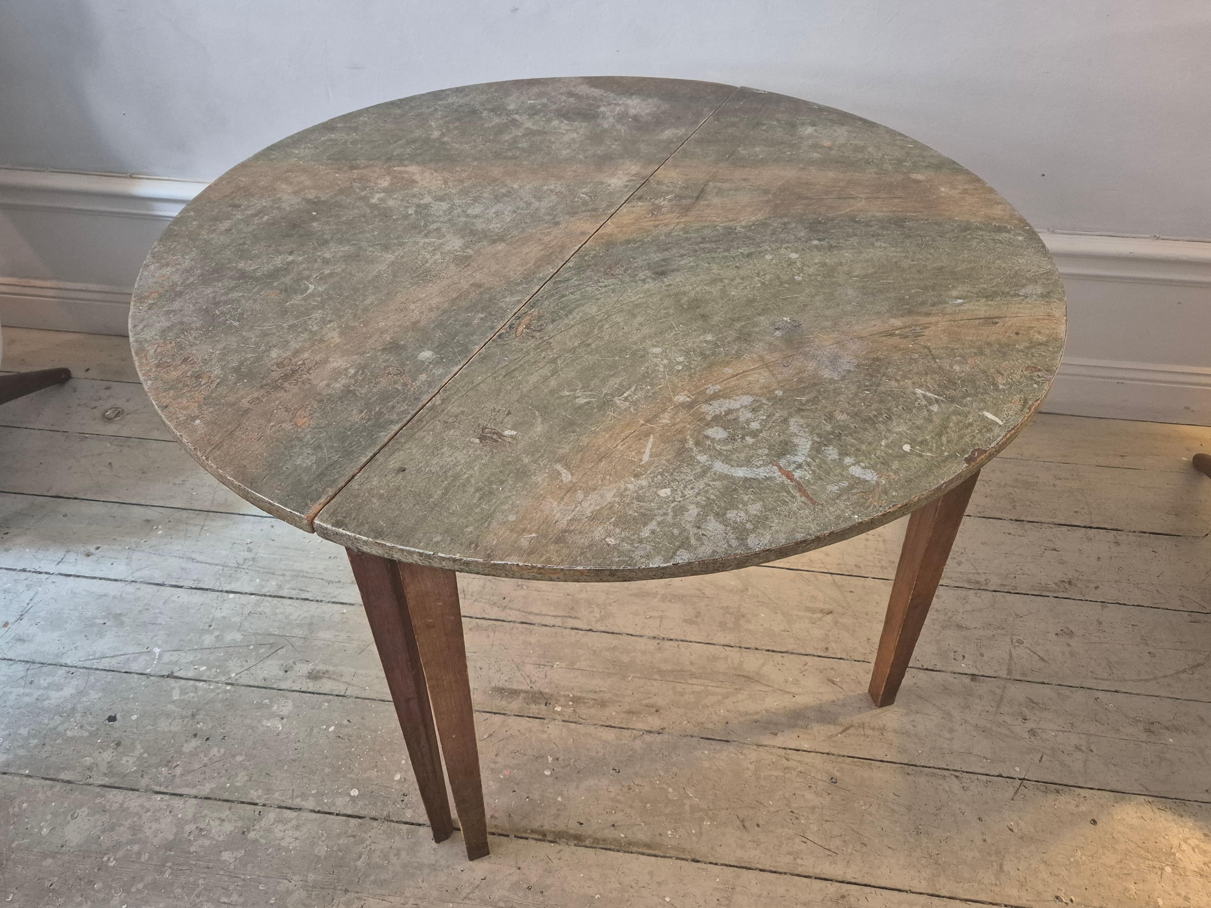 Half moon tables, marbled table tops, Allmoge /Swedish provincial style, 1860s. For Sale 9