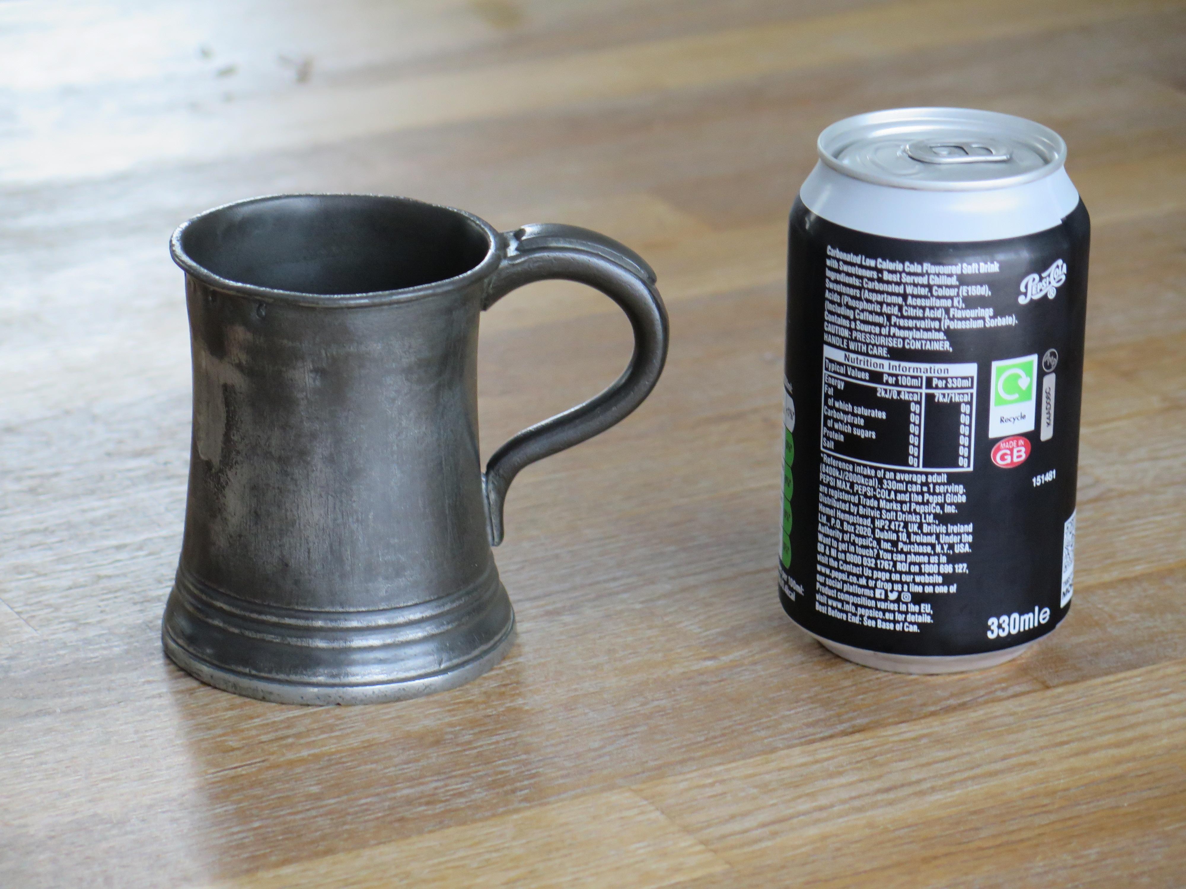 Half Pint Pewter Tankard by James Yates fully stamped, English Circa 1850 For Sale 3