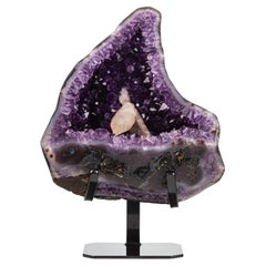 Halb polierter Amethyst-Geode mit Achat-Bordüre und kalifornischer Formation