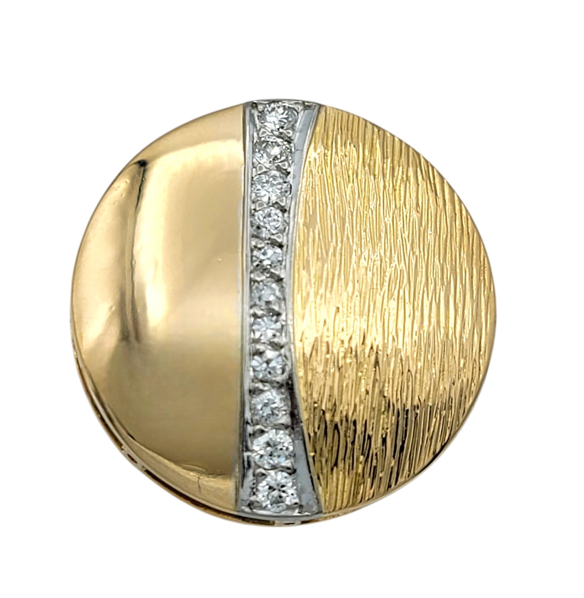 Orecchini a disco con diamante mezzo lucido e mezzo strutturato in oro giallo e bianco 14 carati in vendita 4