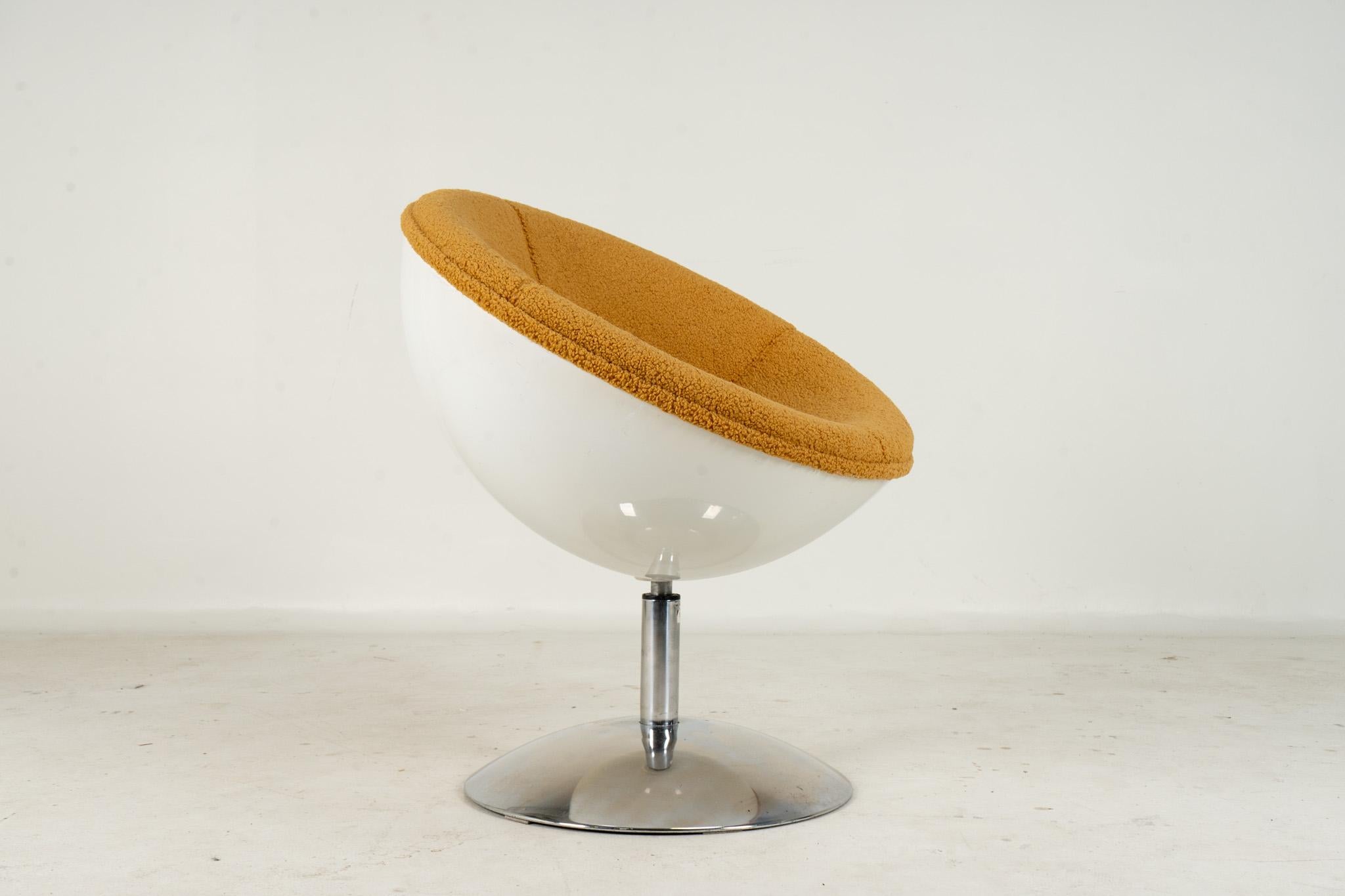 20th Century Half-Round Pod Chair with Chrome Base For Sale