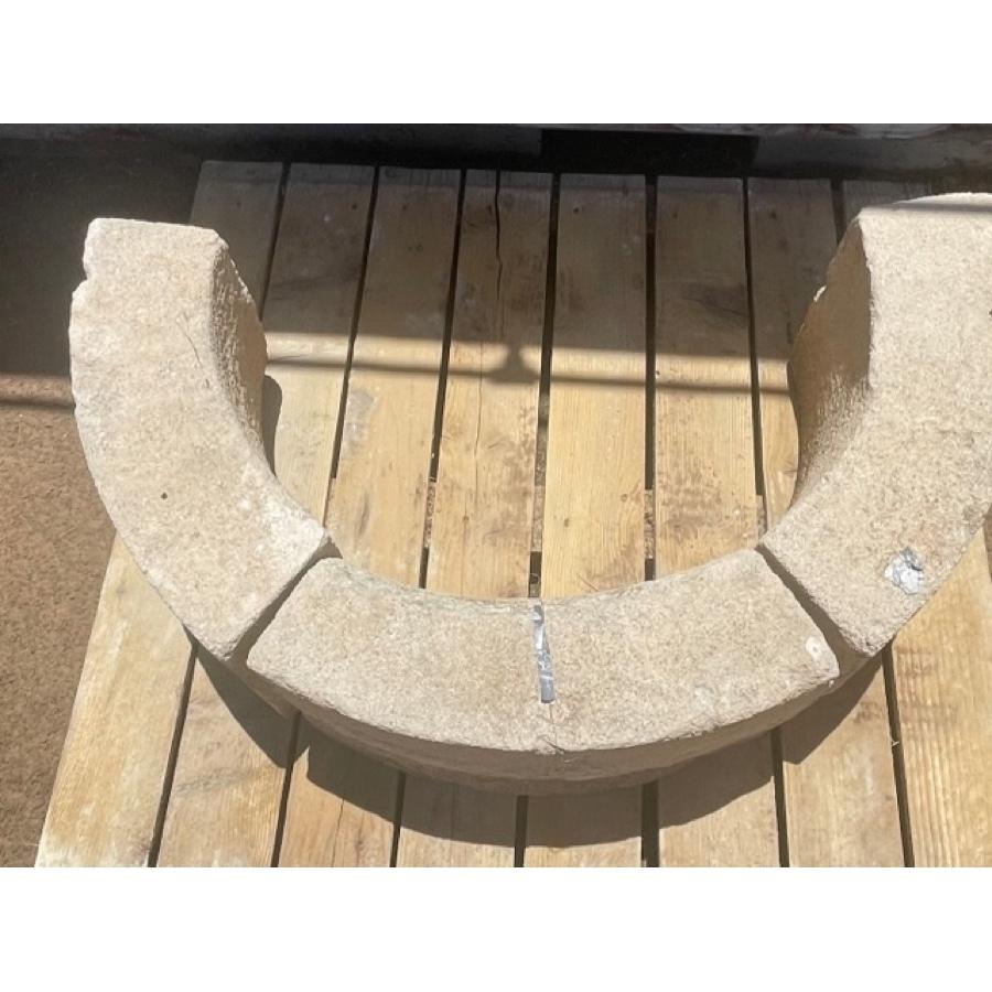 Halbrunder Steinbrunnen (3 Stück) im Zustand „Starke Gebrauchsspuren“ im Angebot in Scottsdale, AZ