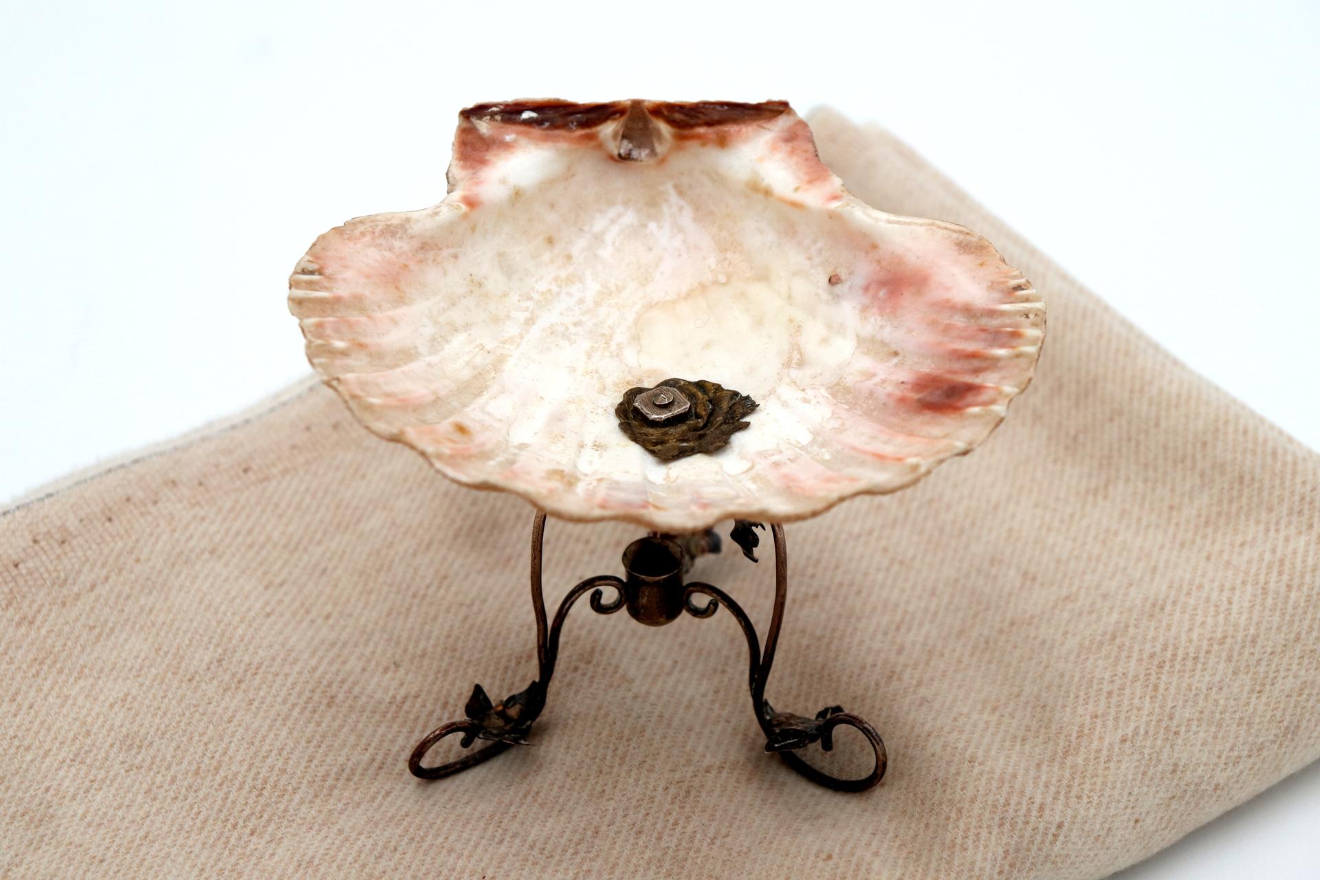 Silver Half-shell shaped ashtray with silver frame For Sale