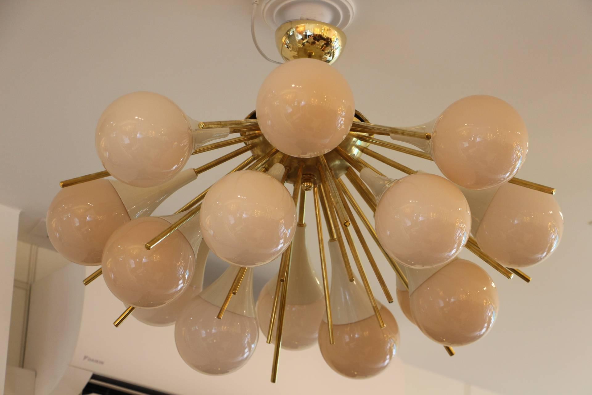 Mid-Century Modern Half Sputnik Chandelier in Light Pink-Beige Murano Glass and Brass